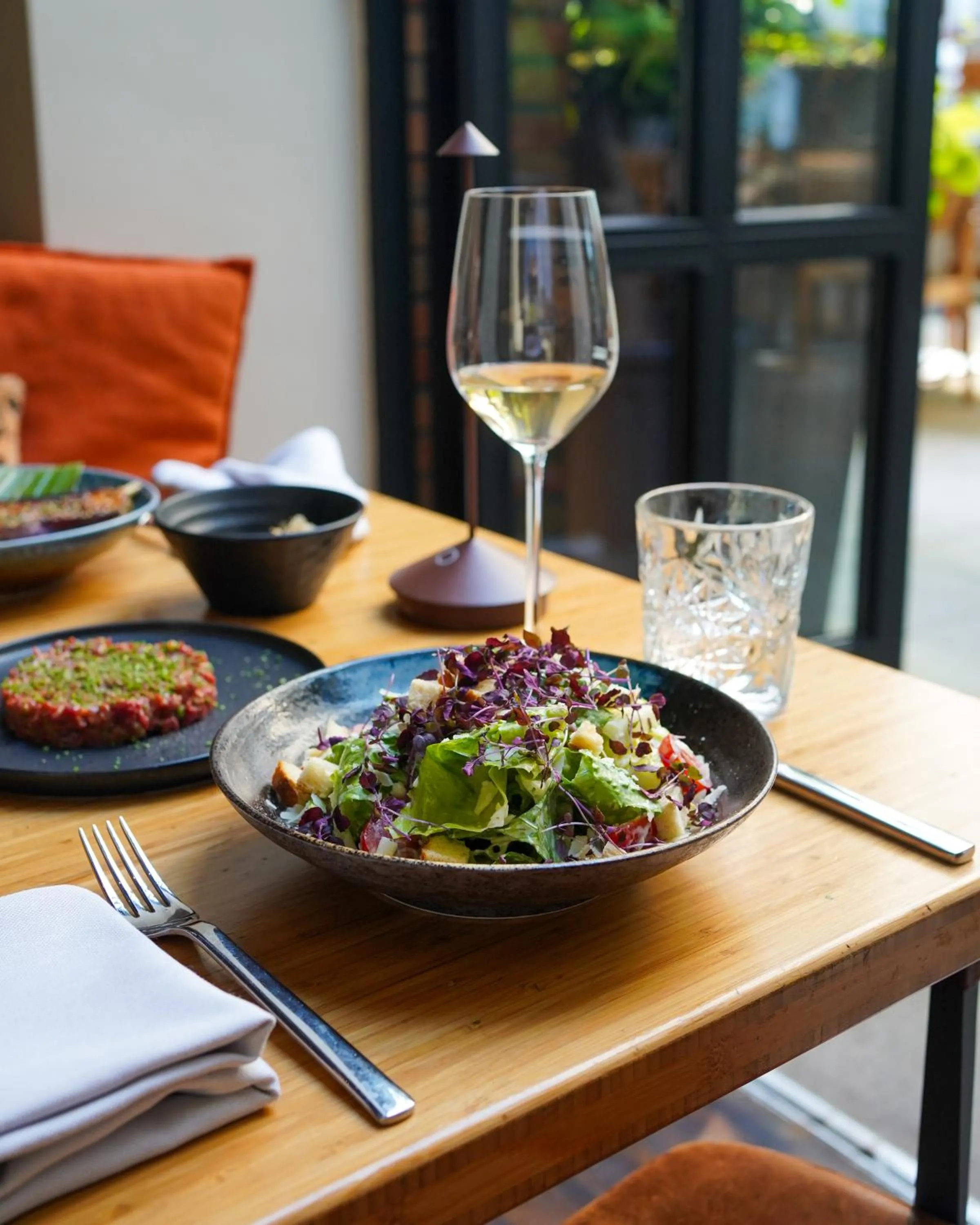 Restaurant/places to eat in east Hotel Hamburg