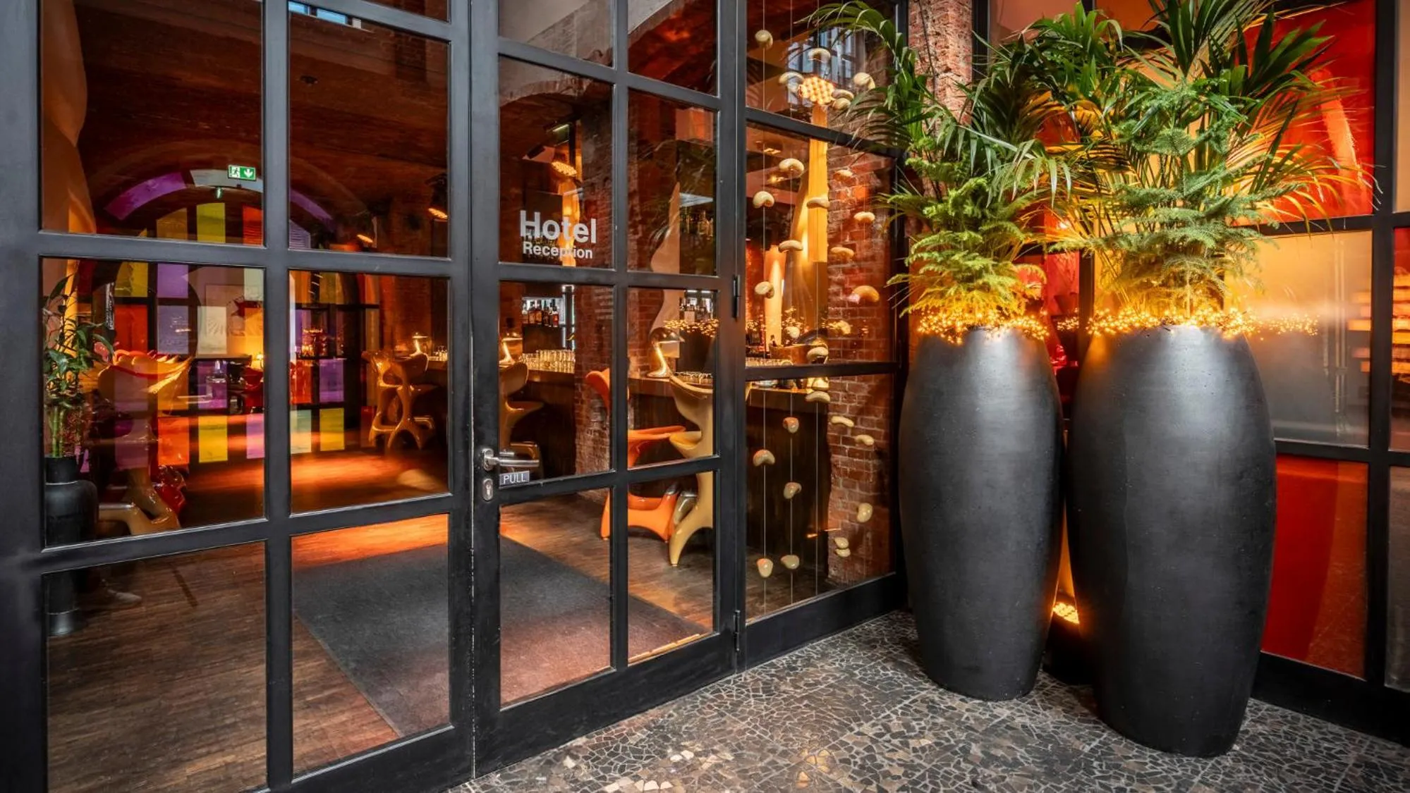 Facade/entrance in east Hotel Hamburg