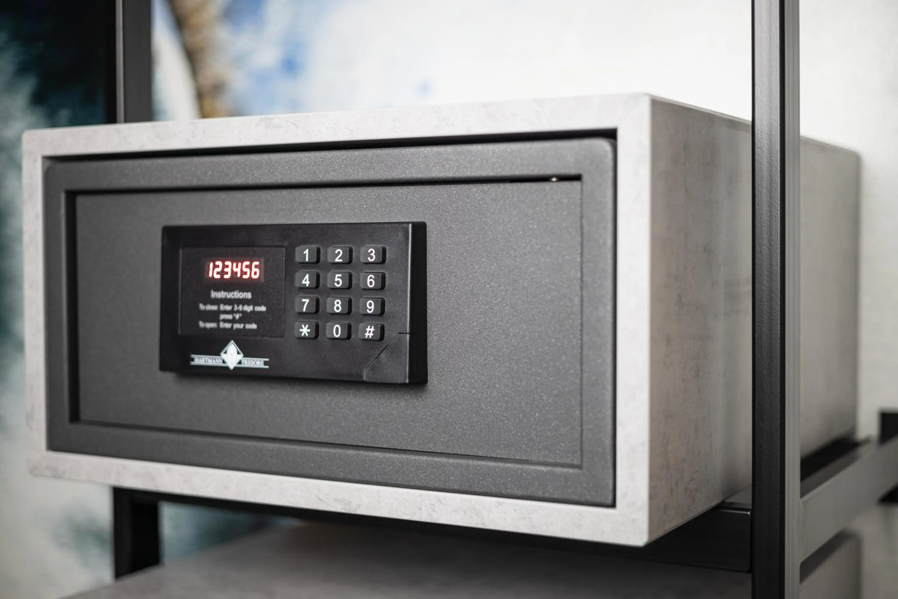 safe in Hotel Stadt Grevenbroich mit Klimaanlage