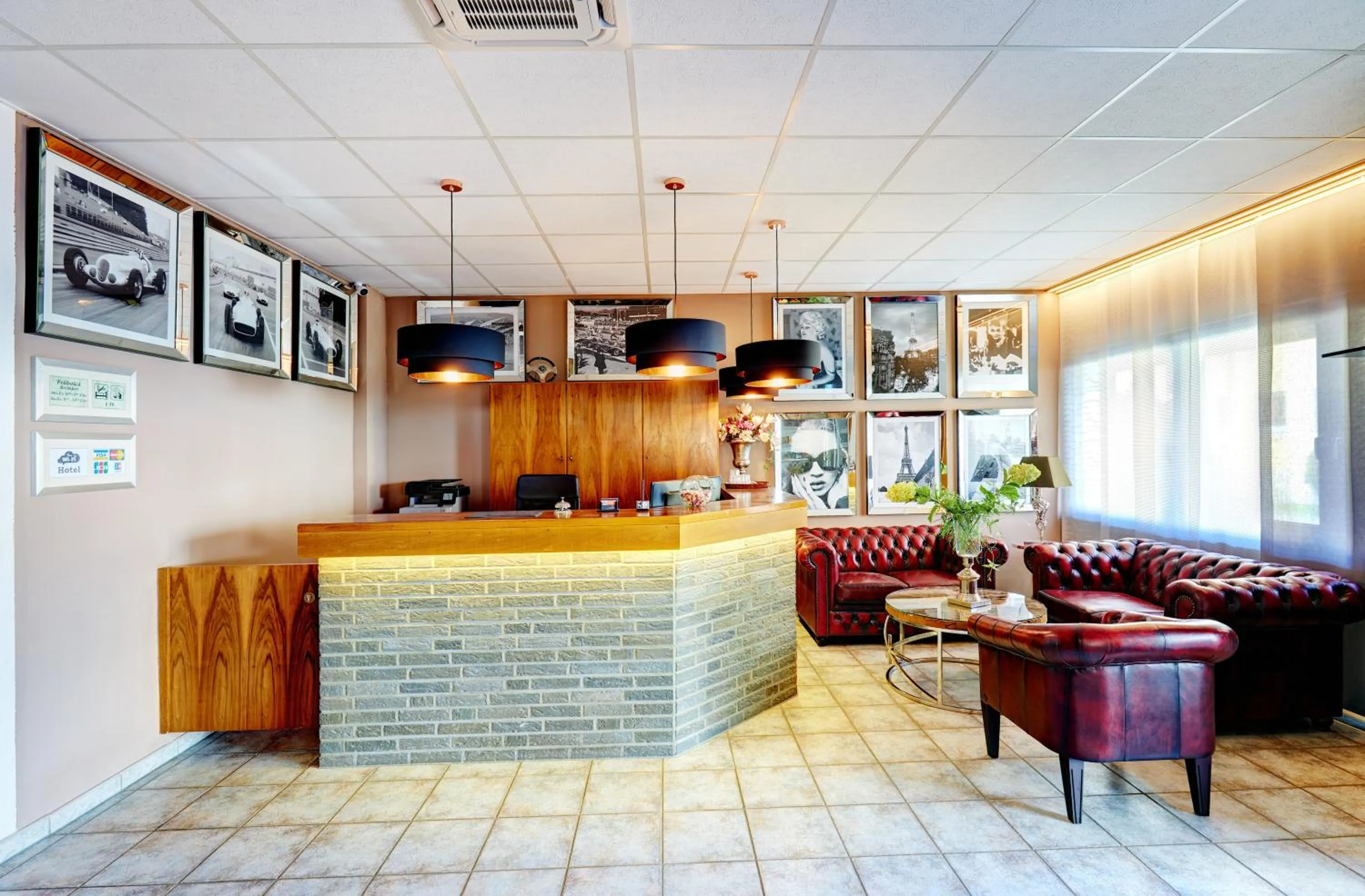 Lobby or reception in Hotel Stadt Grevenbroich mit Klimaanlage