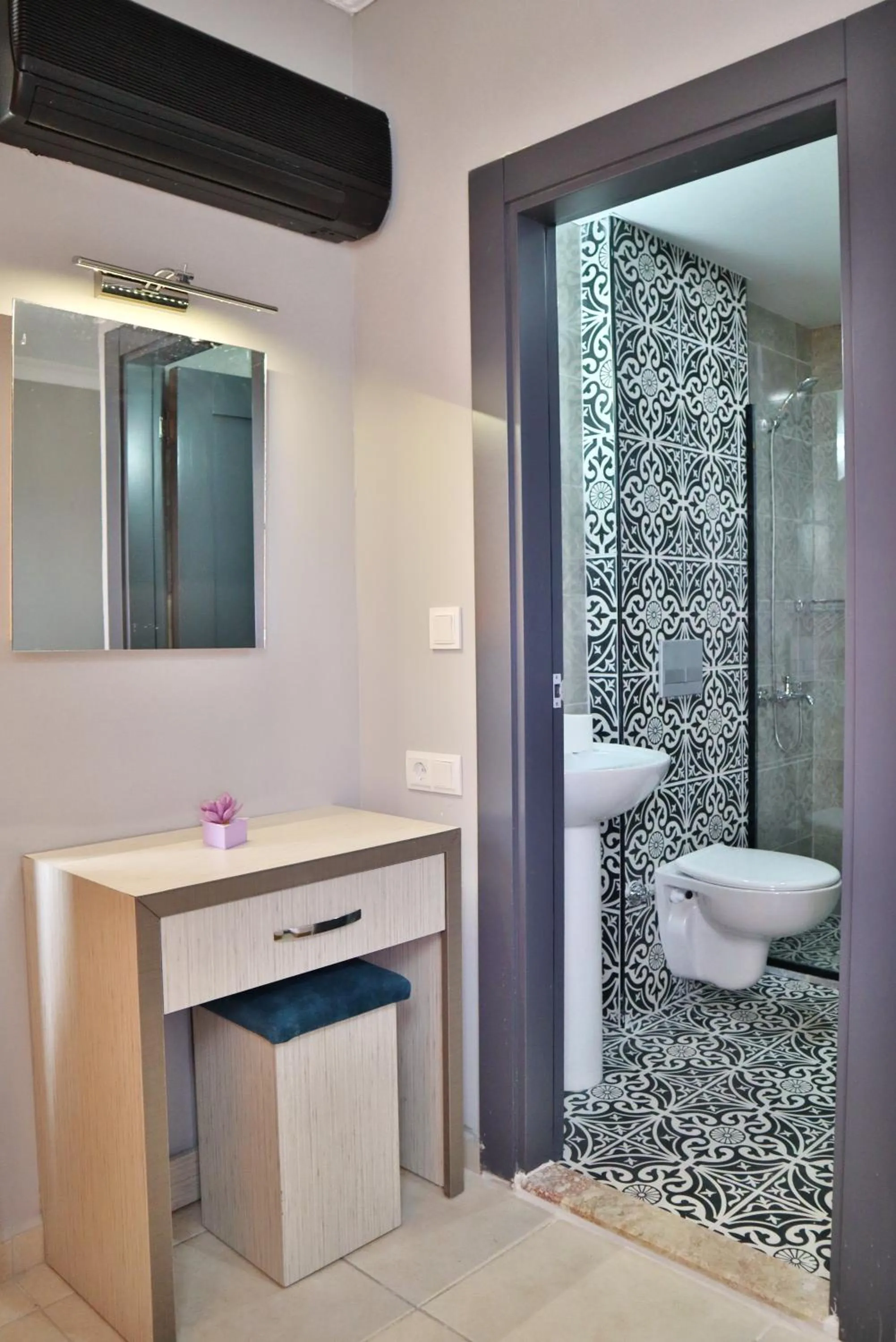 Bathroom in Kleopatra ICARIA Apart Hotel