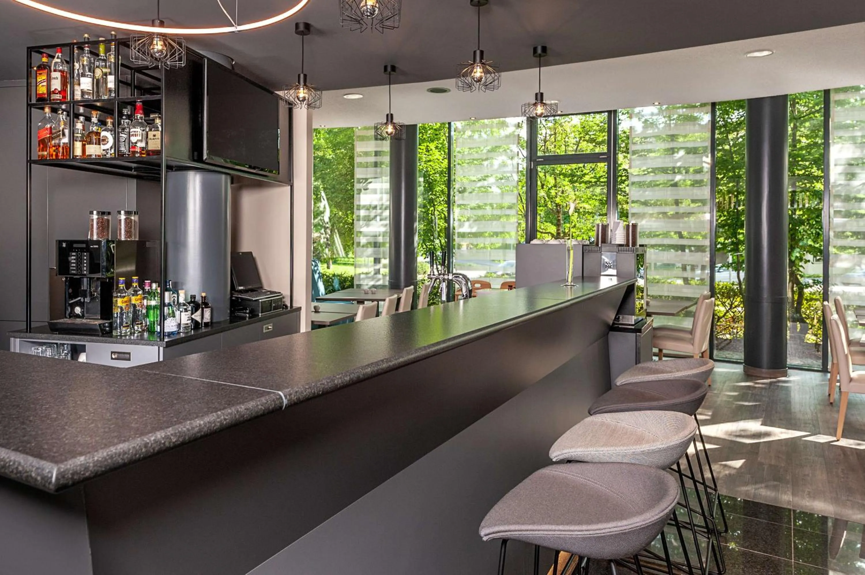 Lounge or bar in NH München Unterhaching