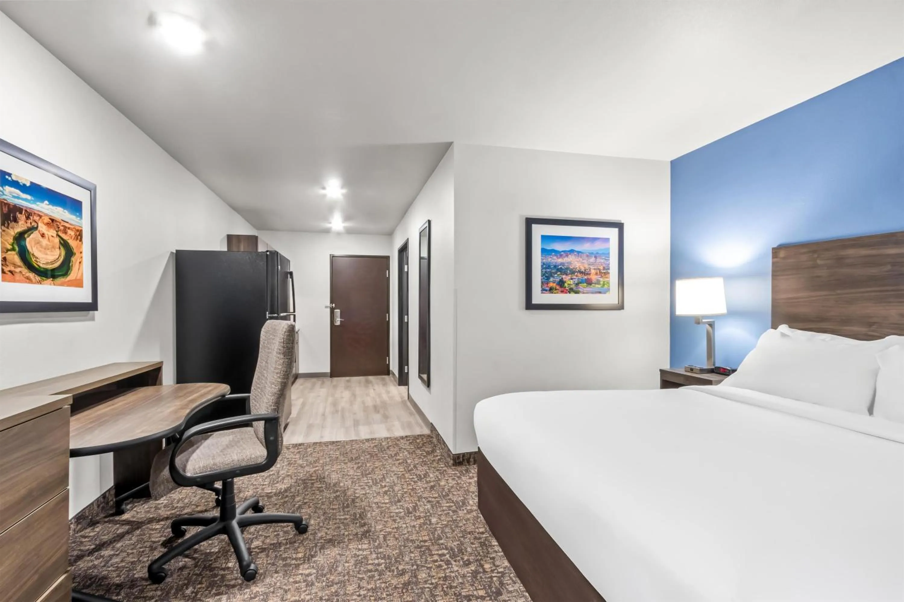 Bedroom, Bed in Sonesta Simply Suites Avondale