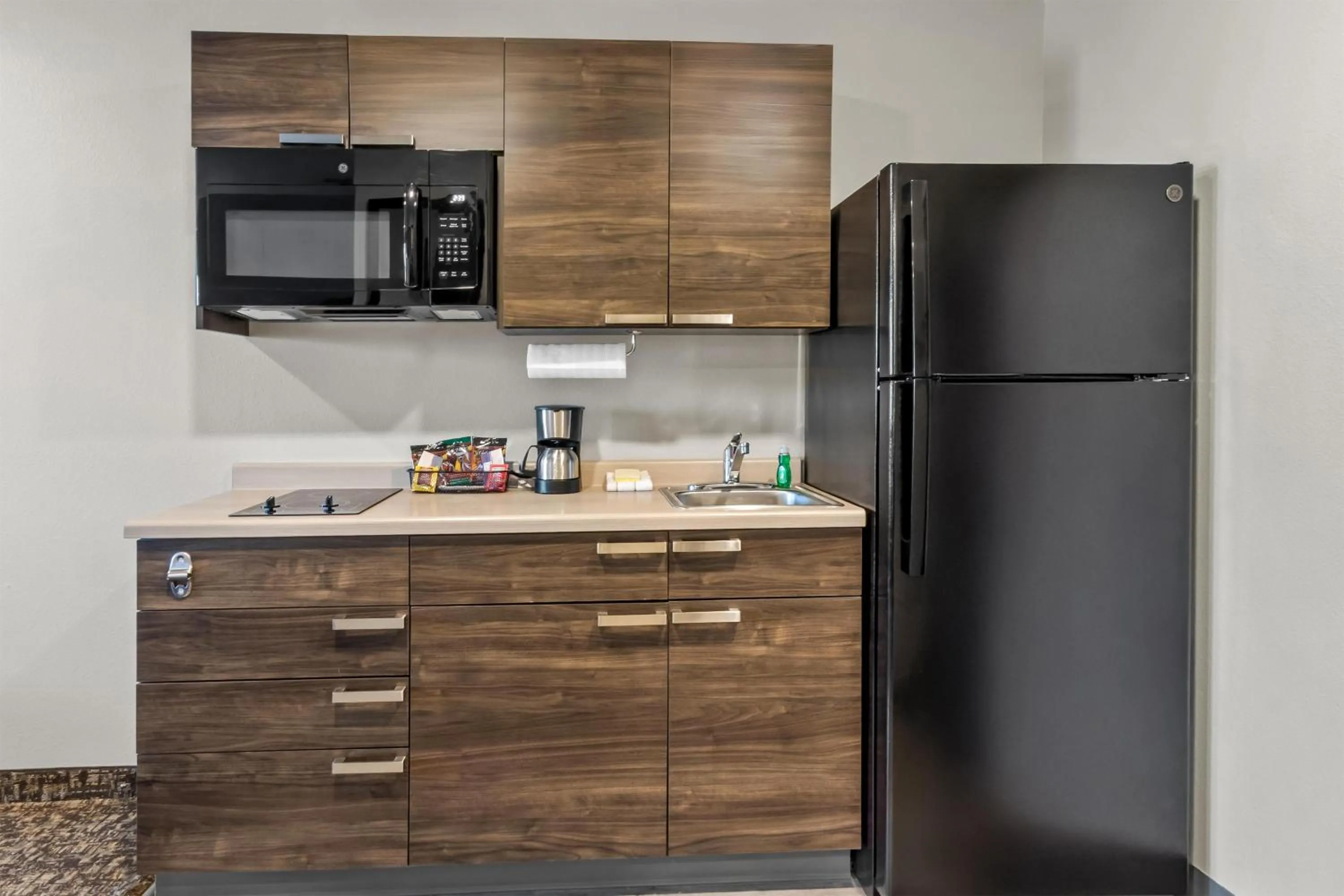 Kitchen or kitchenette in Sonesta Simply Suites Avondale