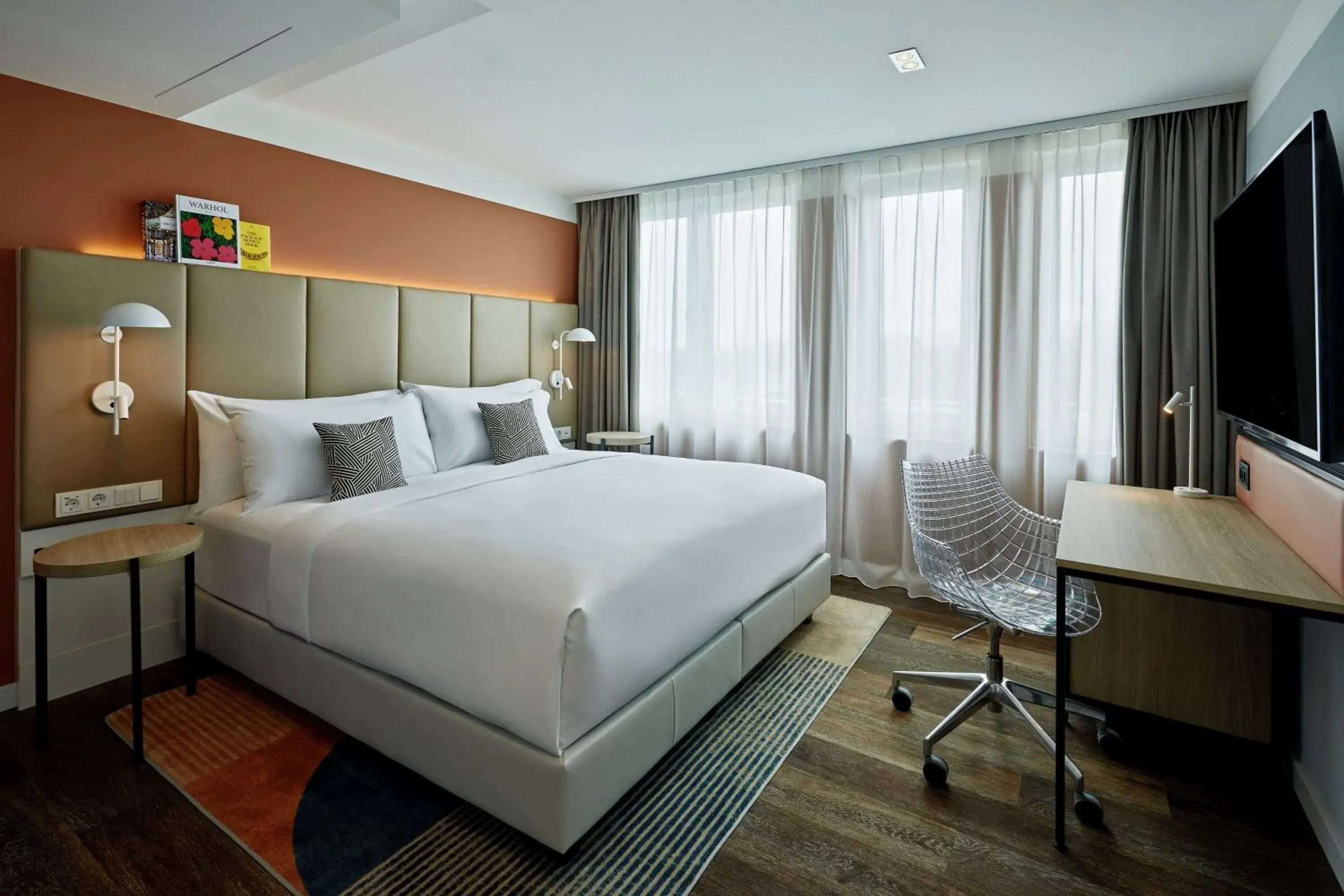 Comfort King Room in the Deutz, a Tribute Portfolio Hotel by Marriott Comfort King Room in the Deutz, a Tribute Portfolio Hotel by Marriott