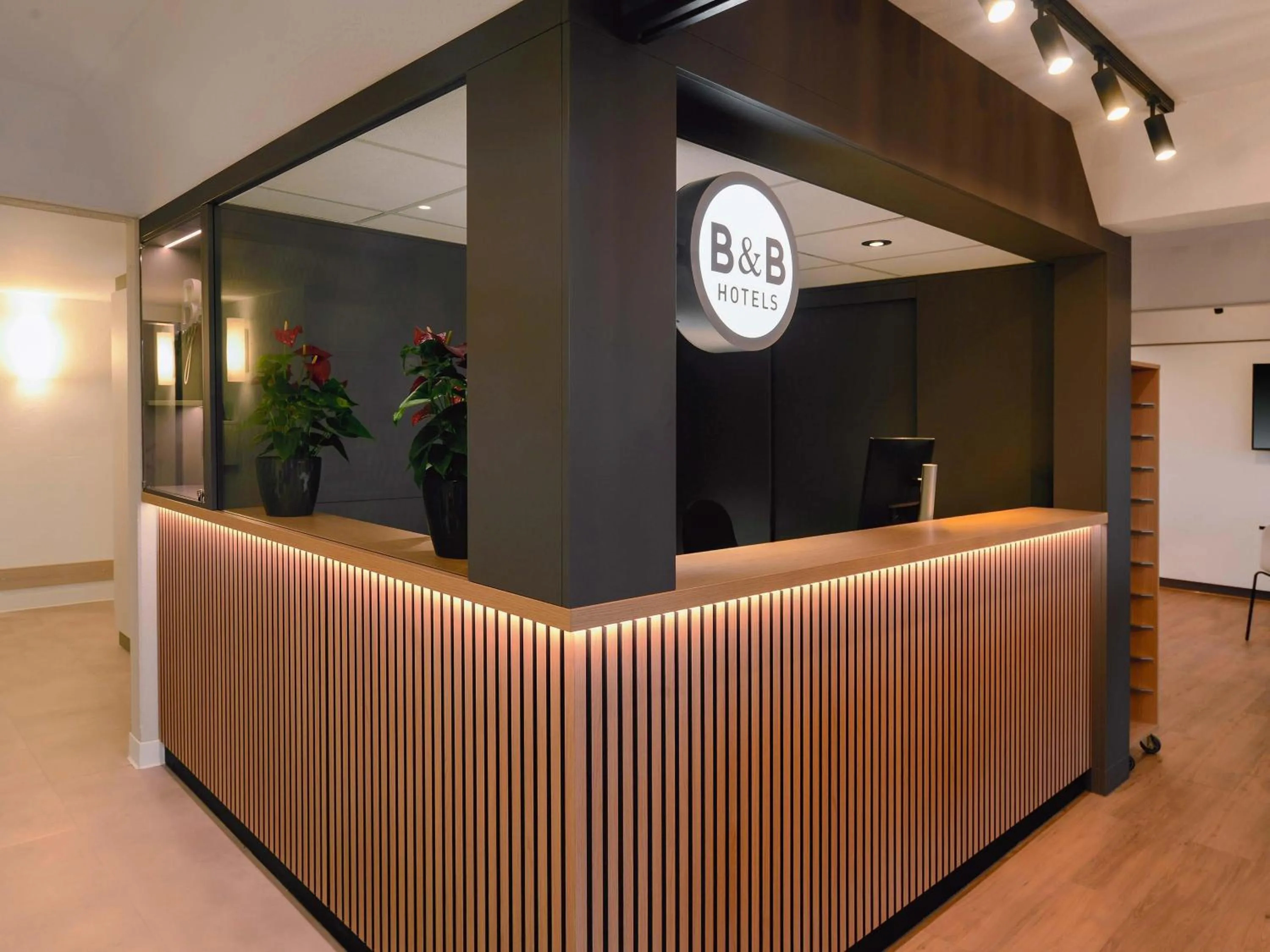 Lobby or reception in B&B HOTEL Wuppertal-Oberbarmen