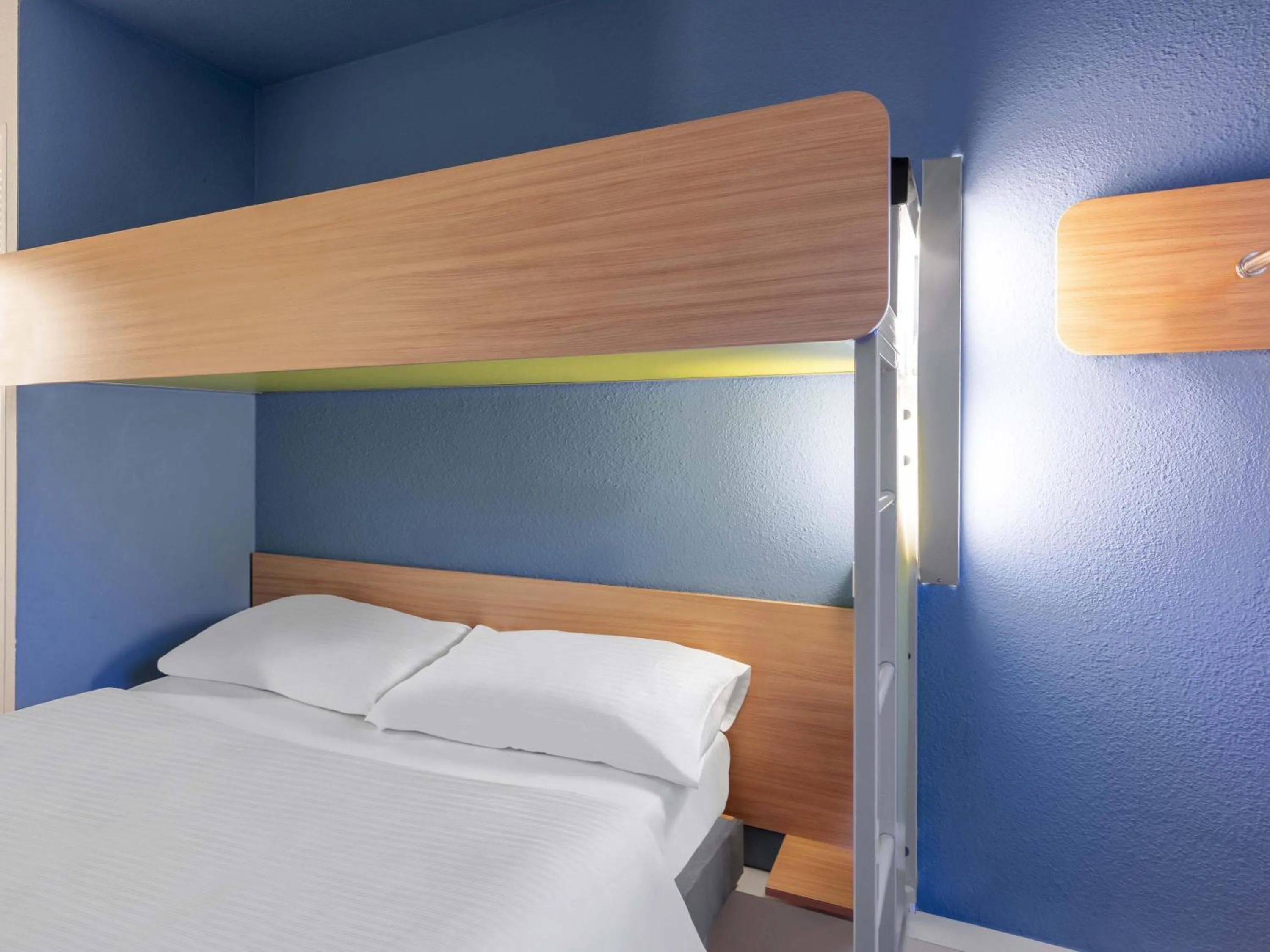 Bed in B&B HOTEL Wuppertal-Oberbarmen