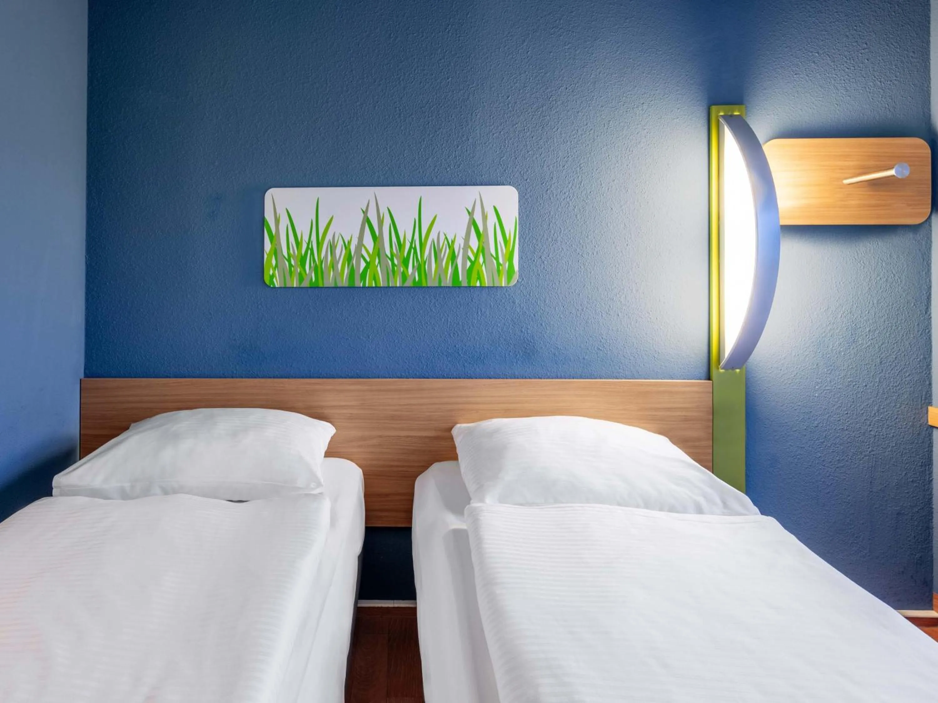 Bed in B&B HOTEL Wuppertal-Oberbarmen