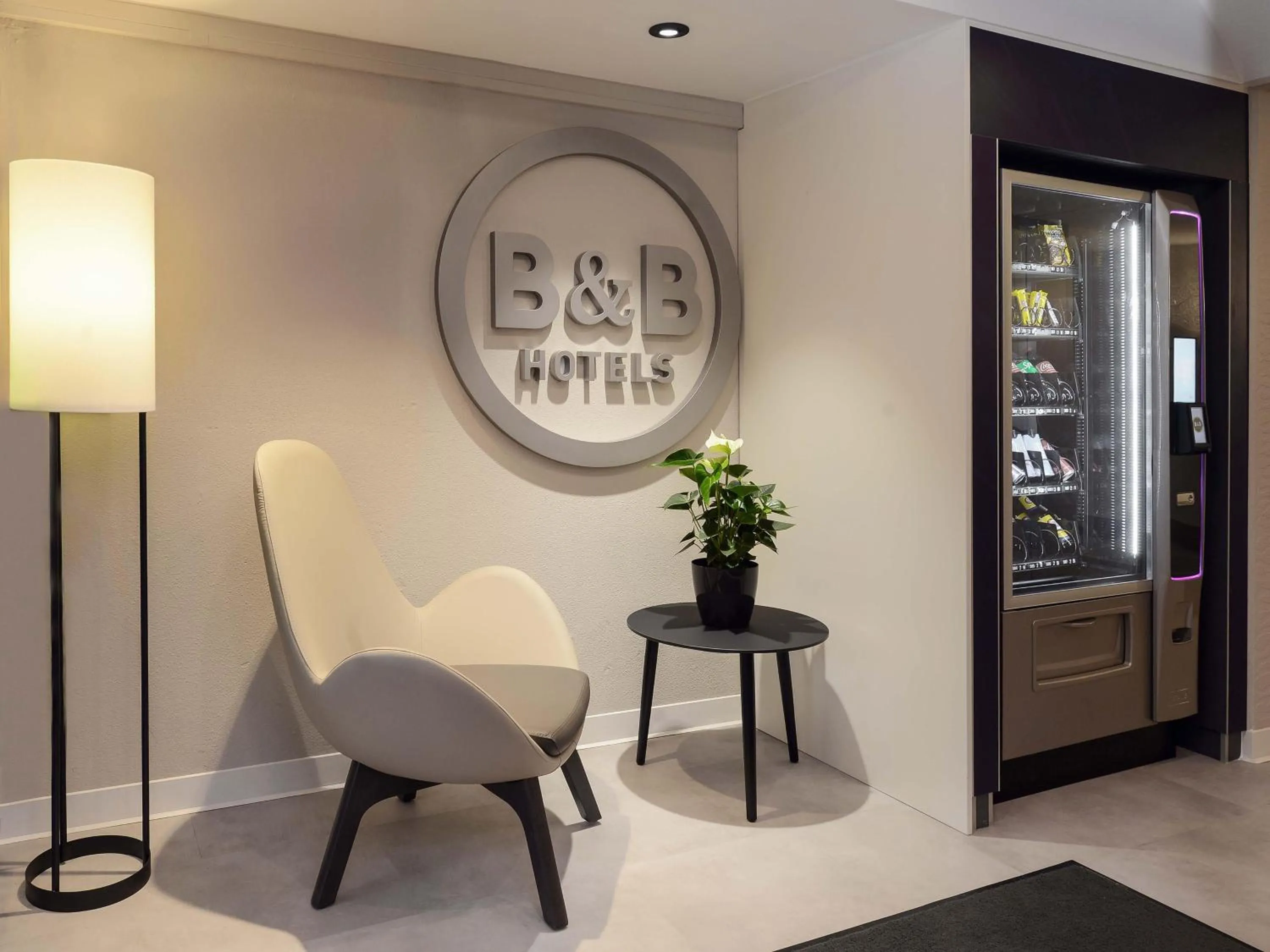 Lobby or reception in B&B HOTEL Wuppertal-Oberbarmen