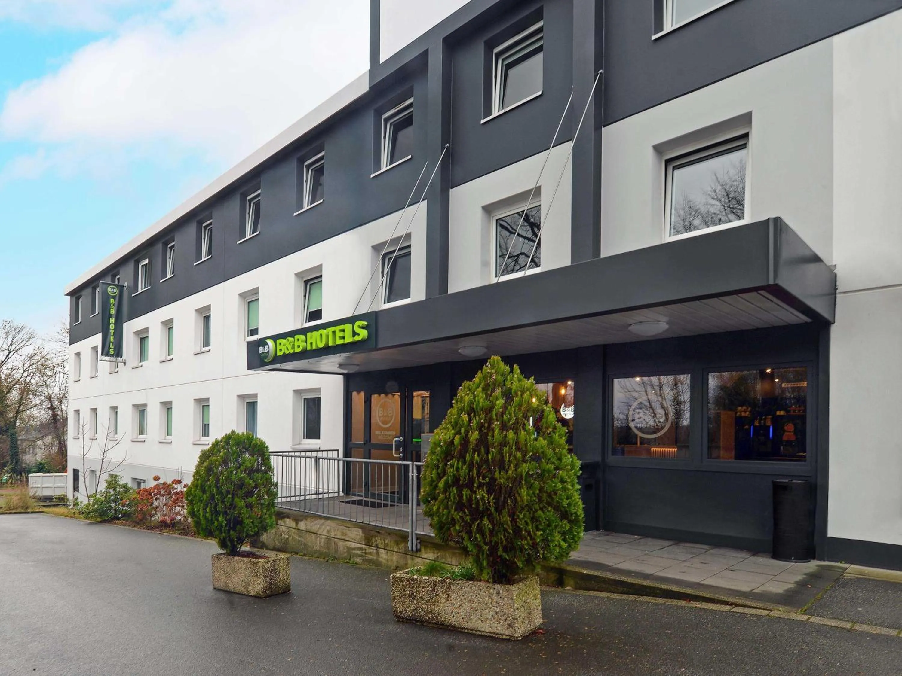 Property building in B&B HOTEL Wuppertal-Oberbarmen