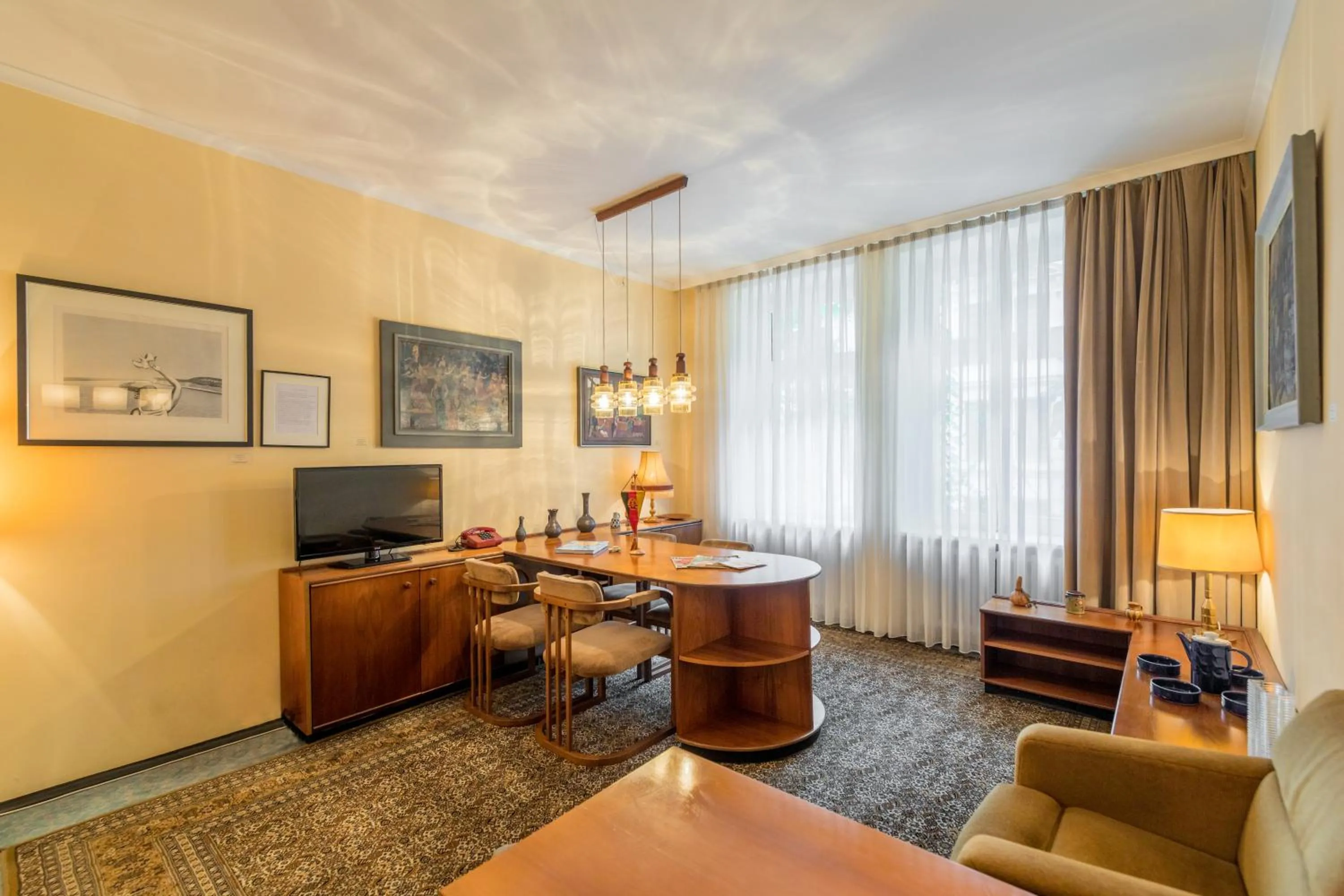 Communal lounge/ TV room in Galerie Hotel Leipziger Hof