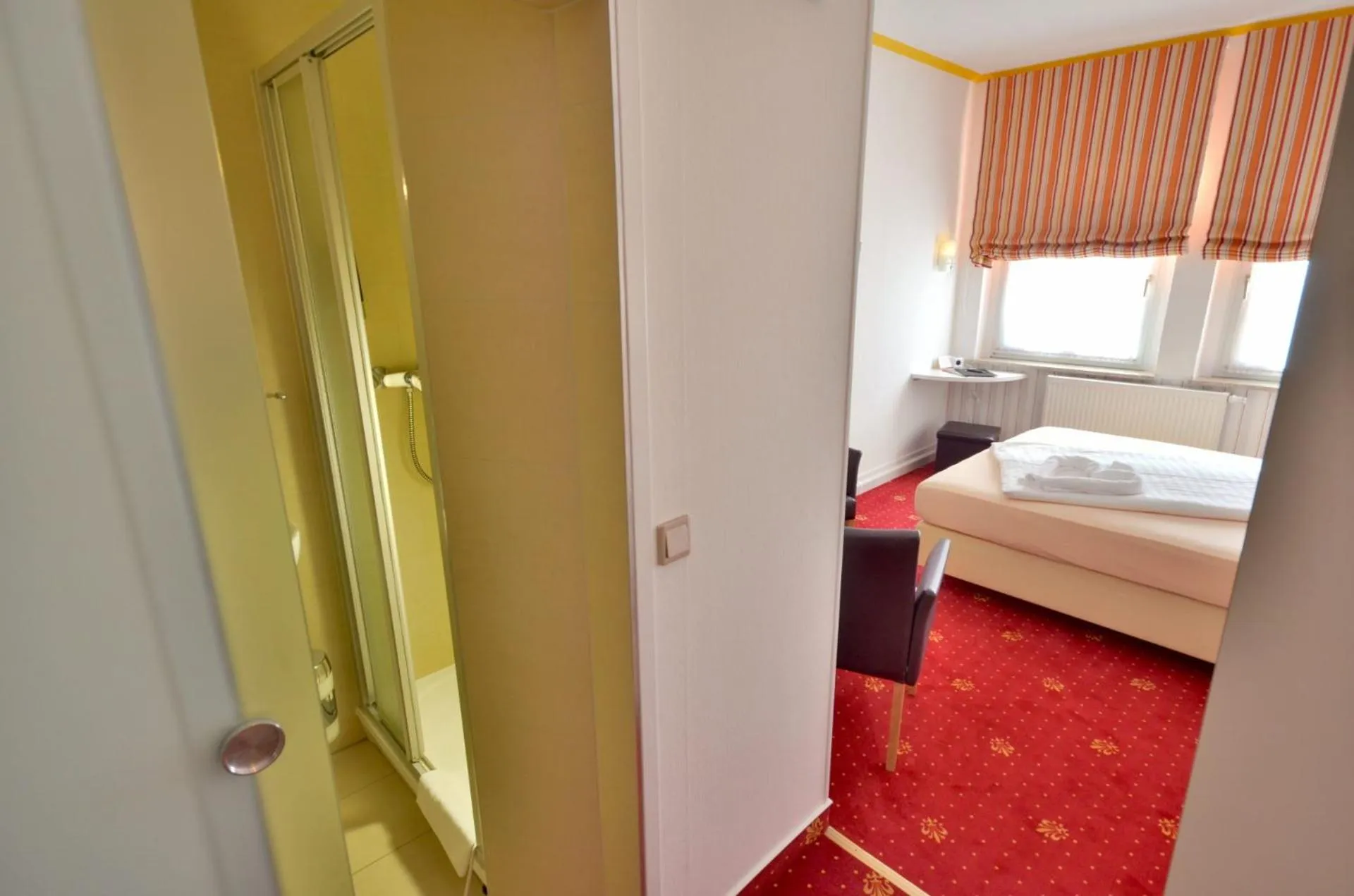 Bathroom, Bed in Hotel Alt-Connewitz