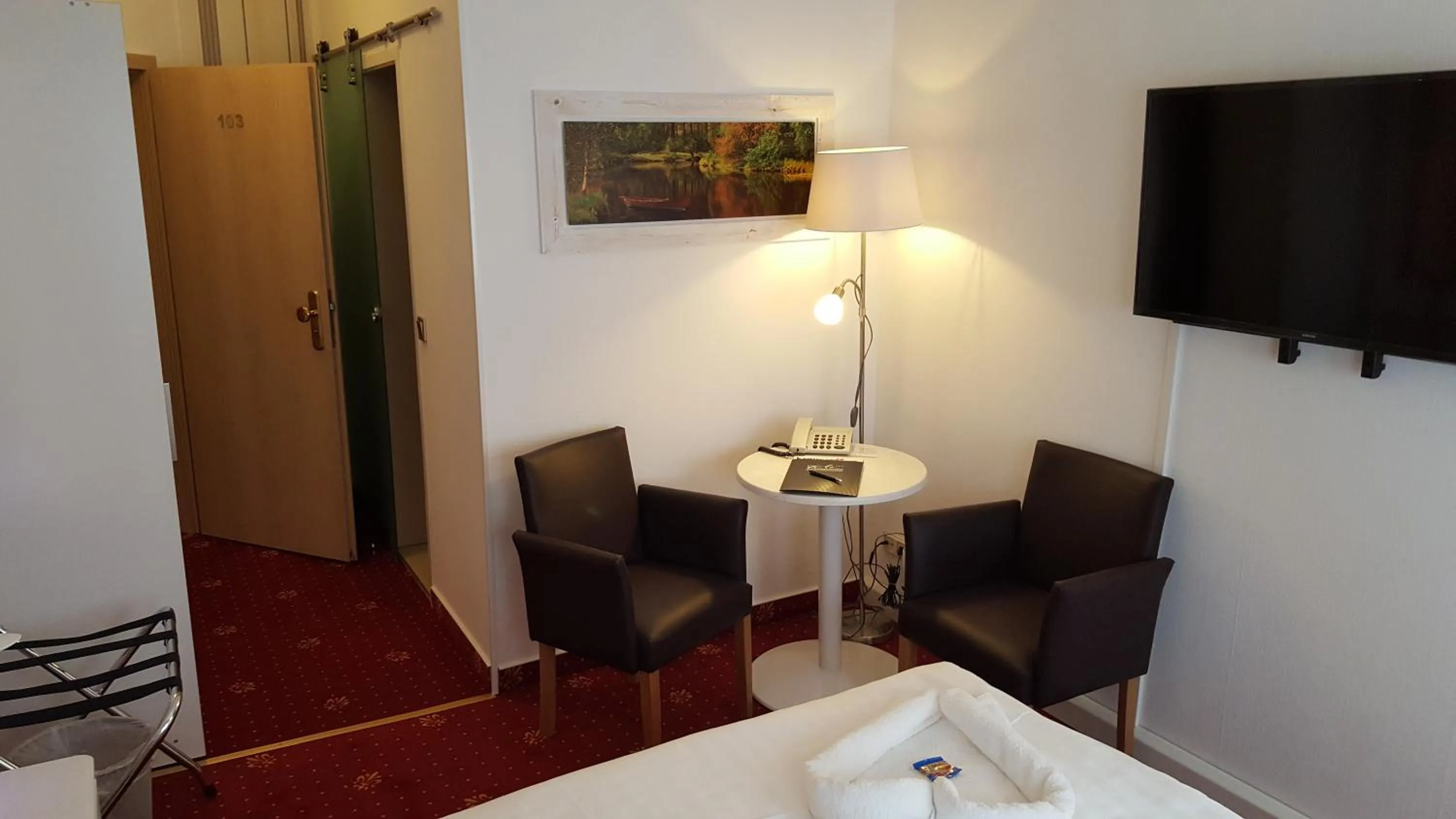 Photo of the whole room in Hotel Alt-Connewitz