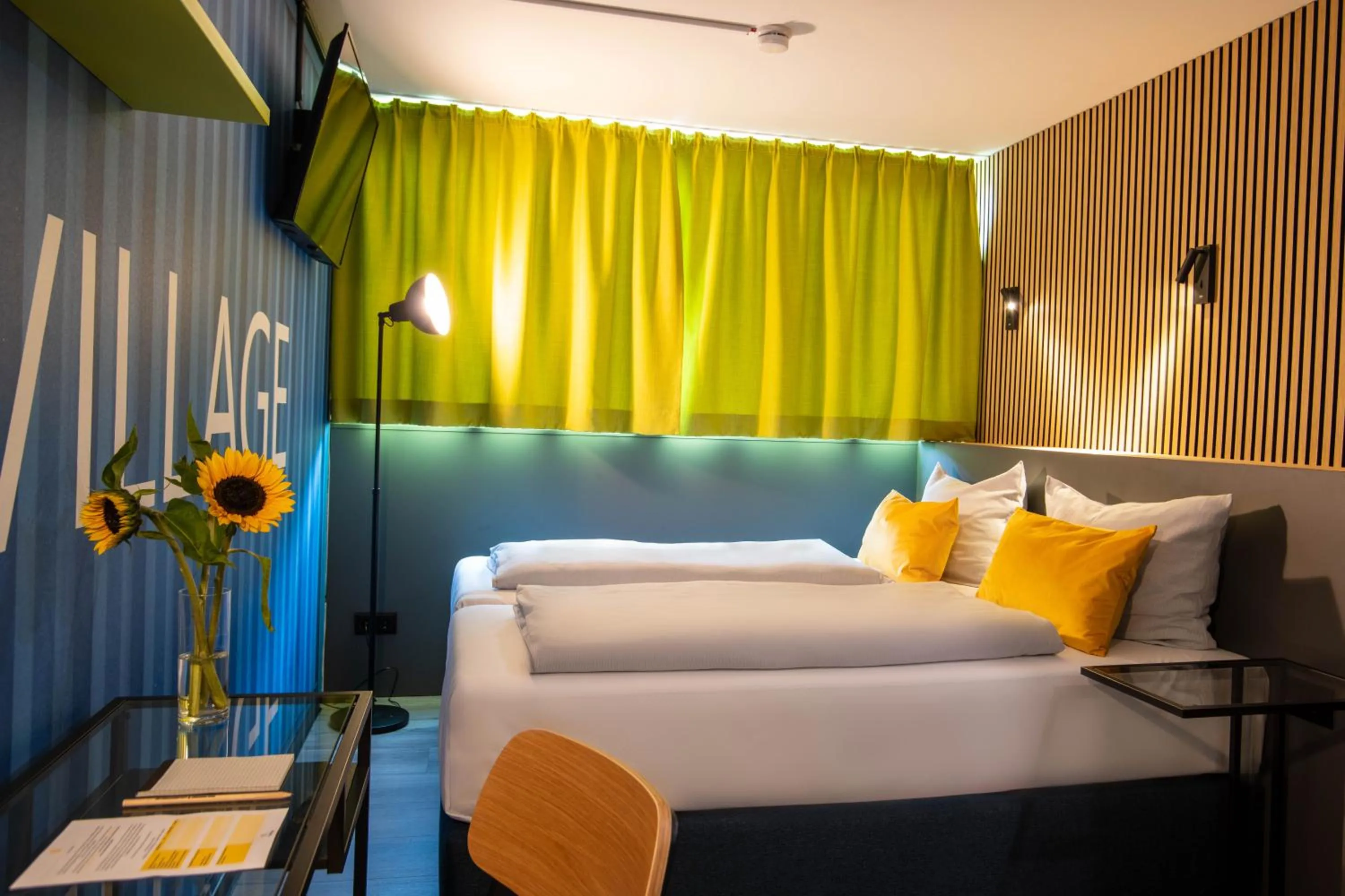 Photo of the whole room, Bed in BeeVillage Messehotel Hannover Laatzen