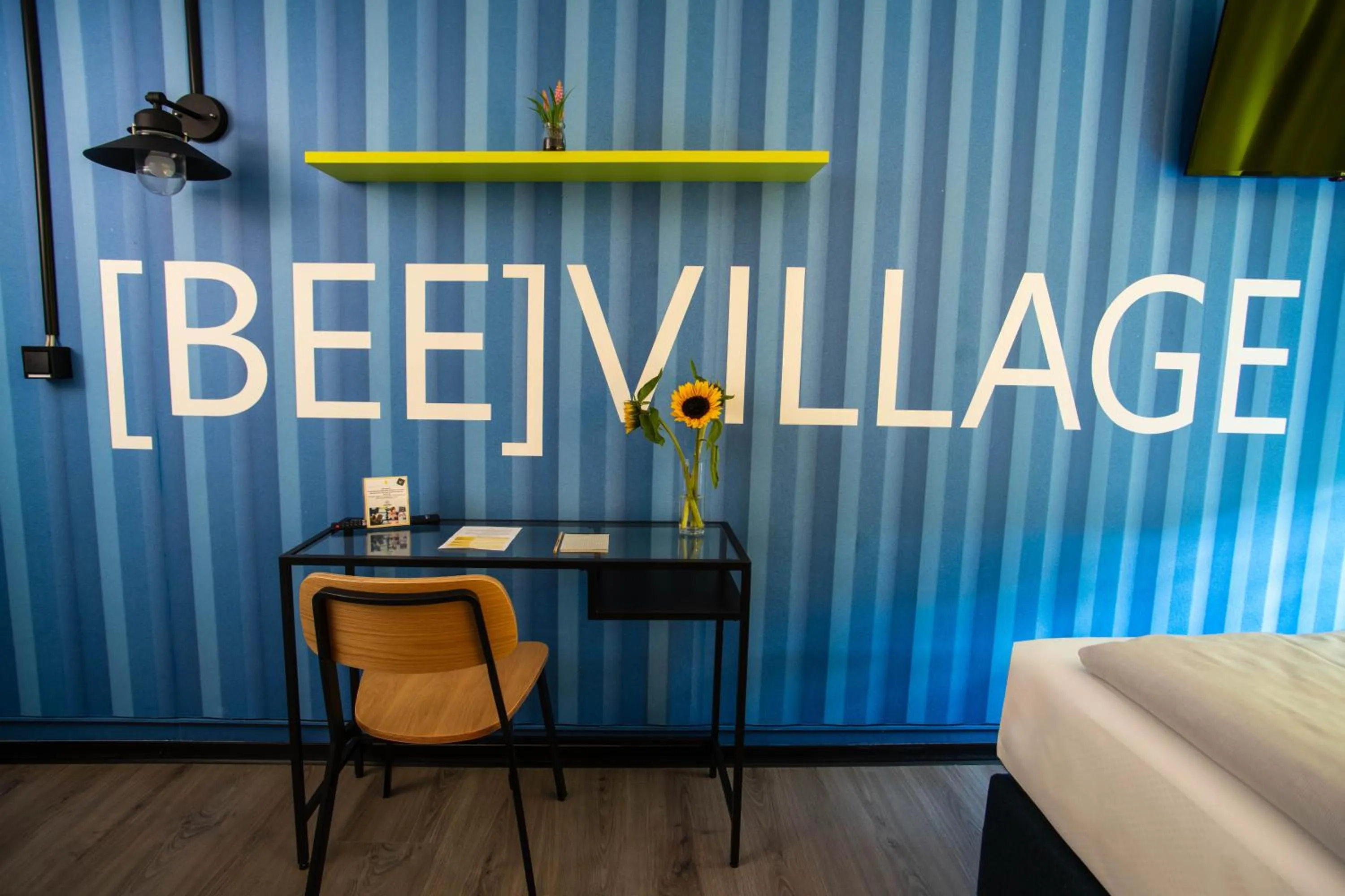 Photo of the whole room in BeeVillage Messehotel Hannover Laatzen