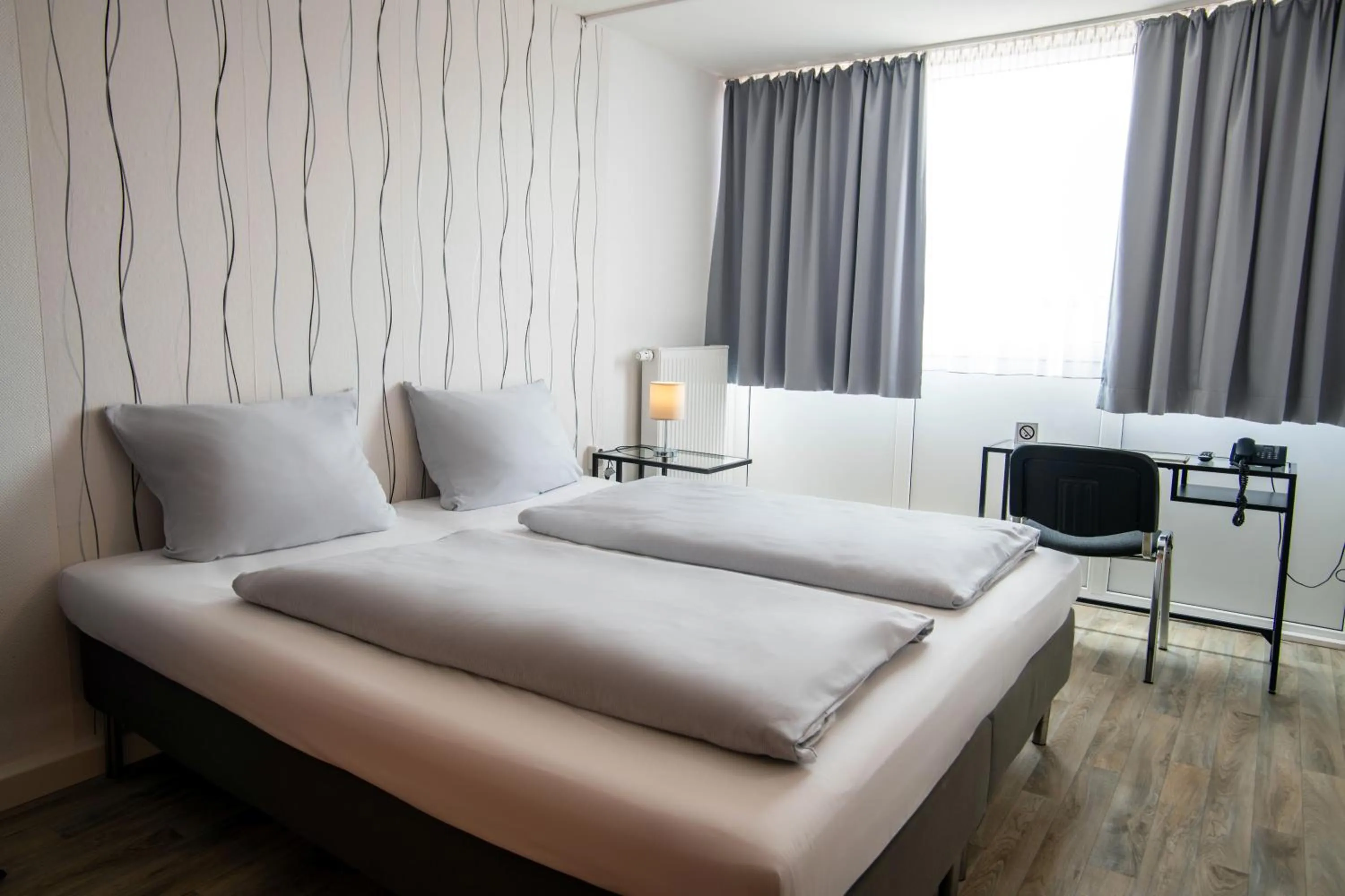 Photo of the whole room, Bed in BeeVillage Messehotel Hannover Laatzen