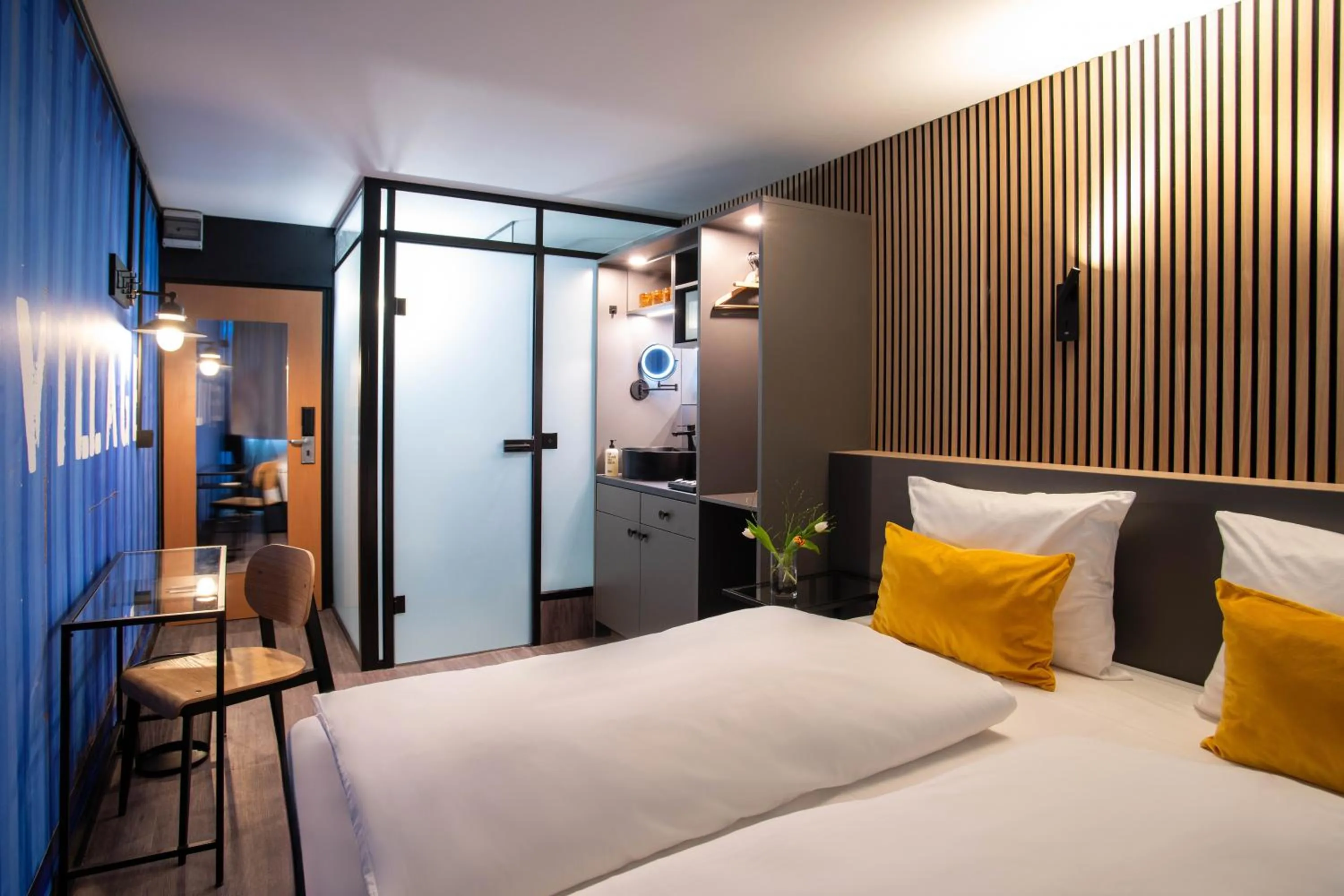 Bed in BeeVillage Messehotel Hannover Laatzen