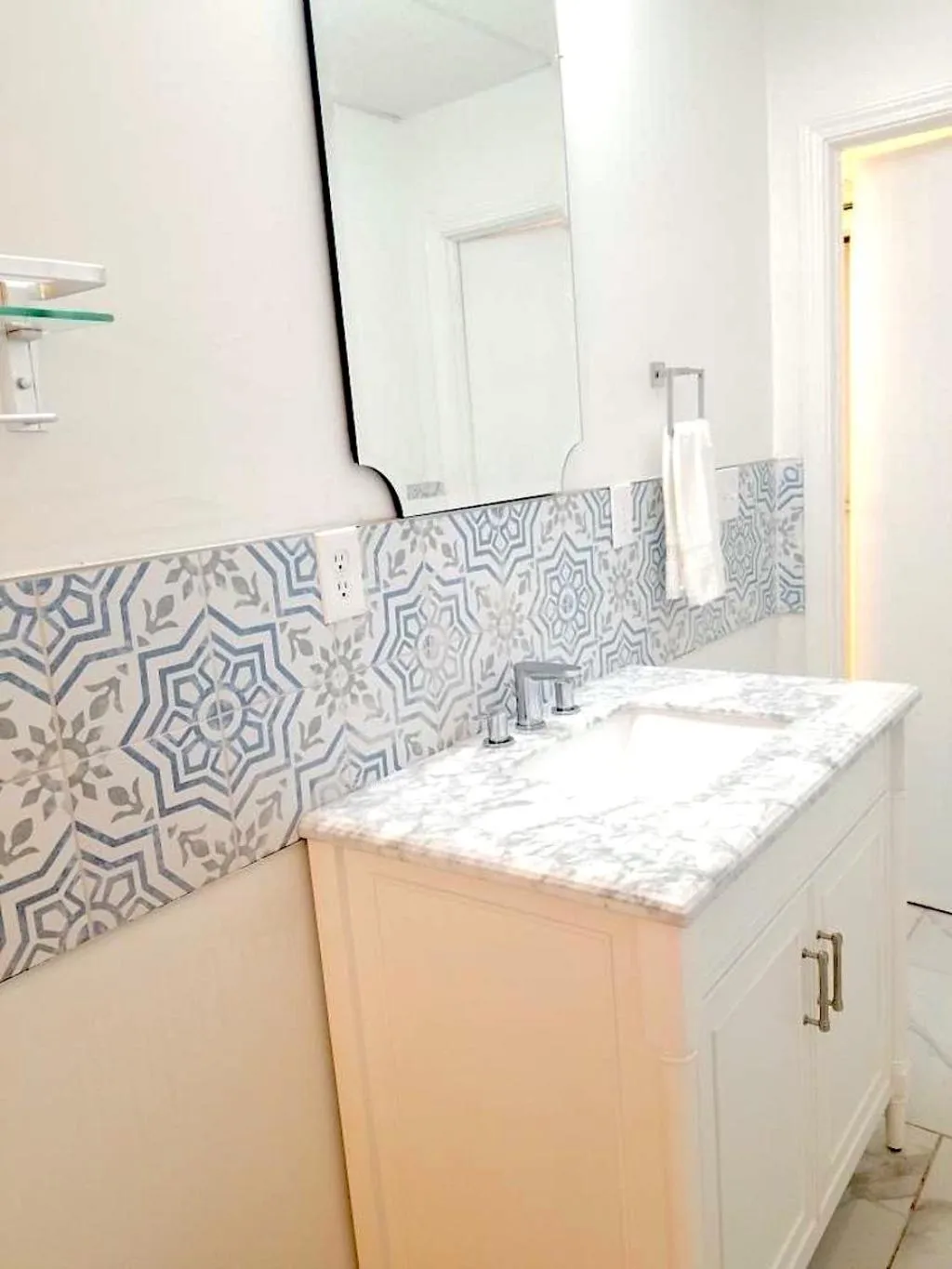 Bathroom in 7 BR- Sleeps 15! Famous Lakefront Amazing Property!