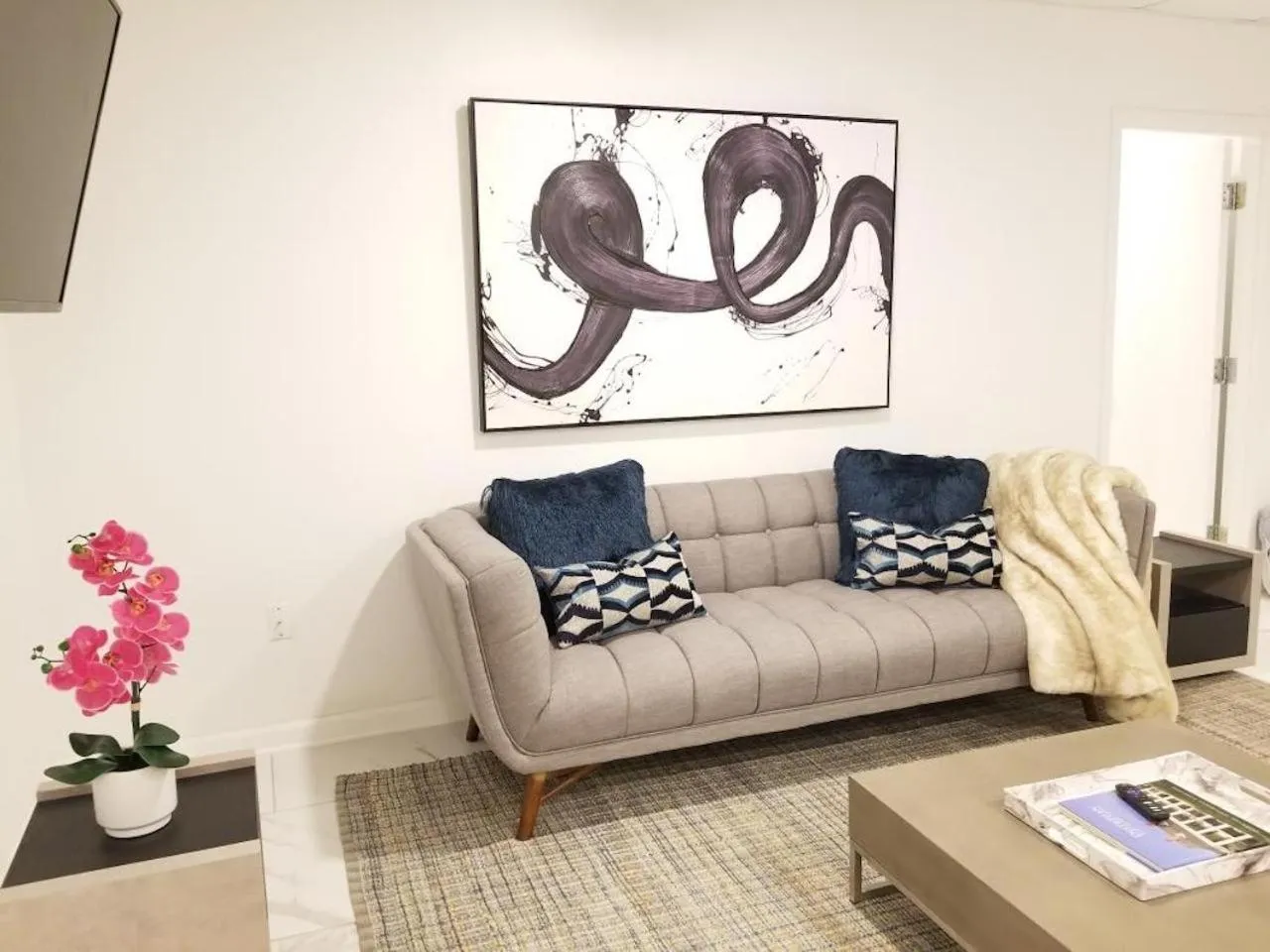 Living room in 7 BR- Sleeps 15! Famous Lakefront Amazing Property!