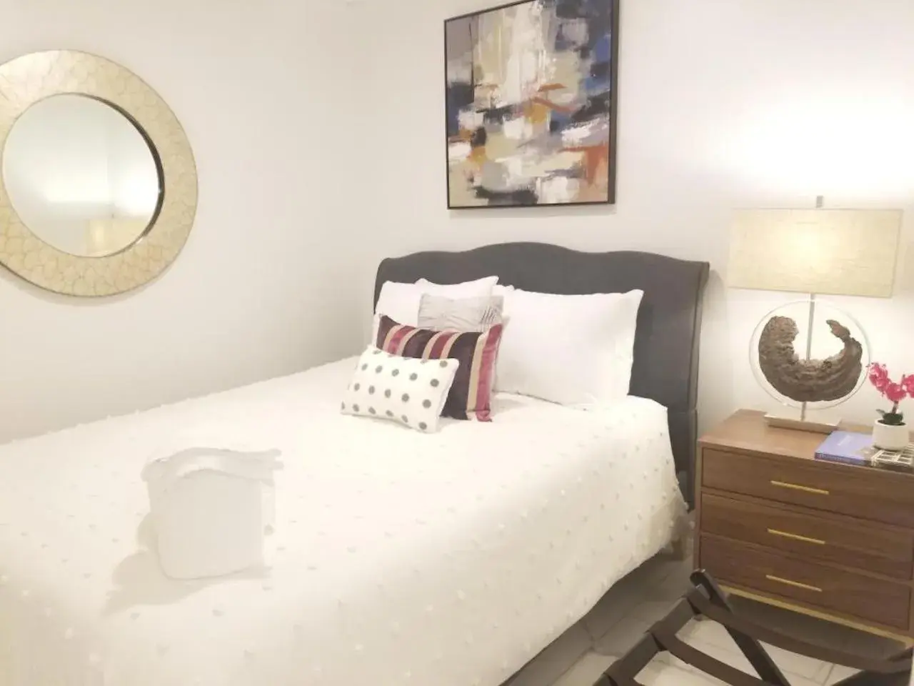 Suite in 7 BR- Sleeps 15! Famous Lakefront Amazing Property! Suite in 7 BR- Sleeps 15! Famous Lakefront Amazing Property!