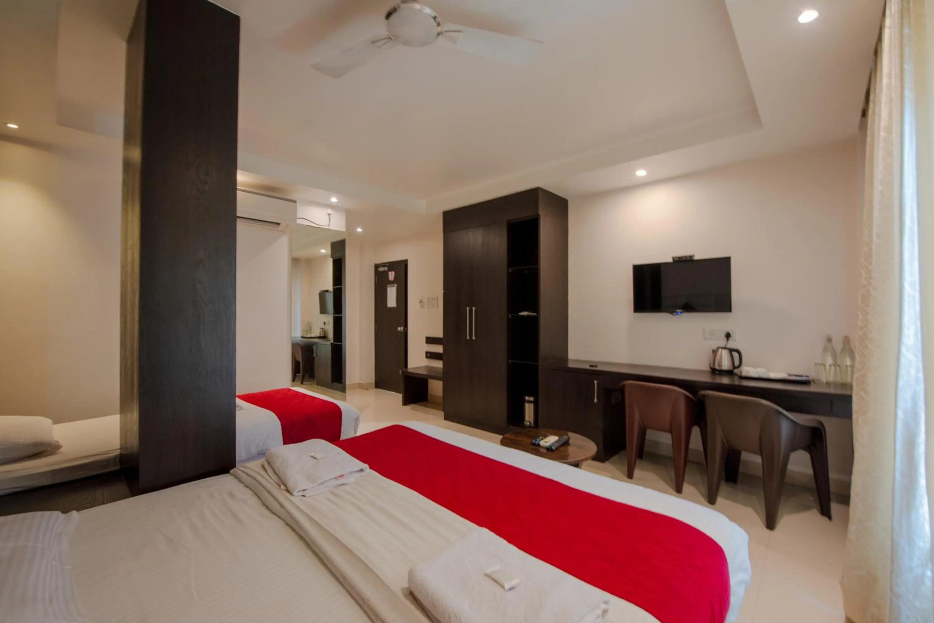 Bedroom, Bed in Hotel Horizon Hues