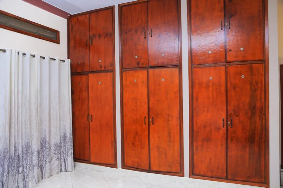 wardrobe in SamWeb Bed and Breakfast