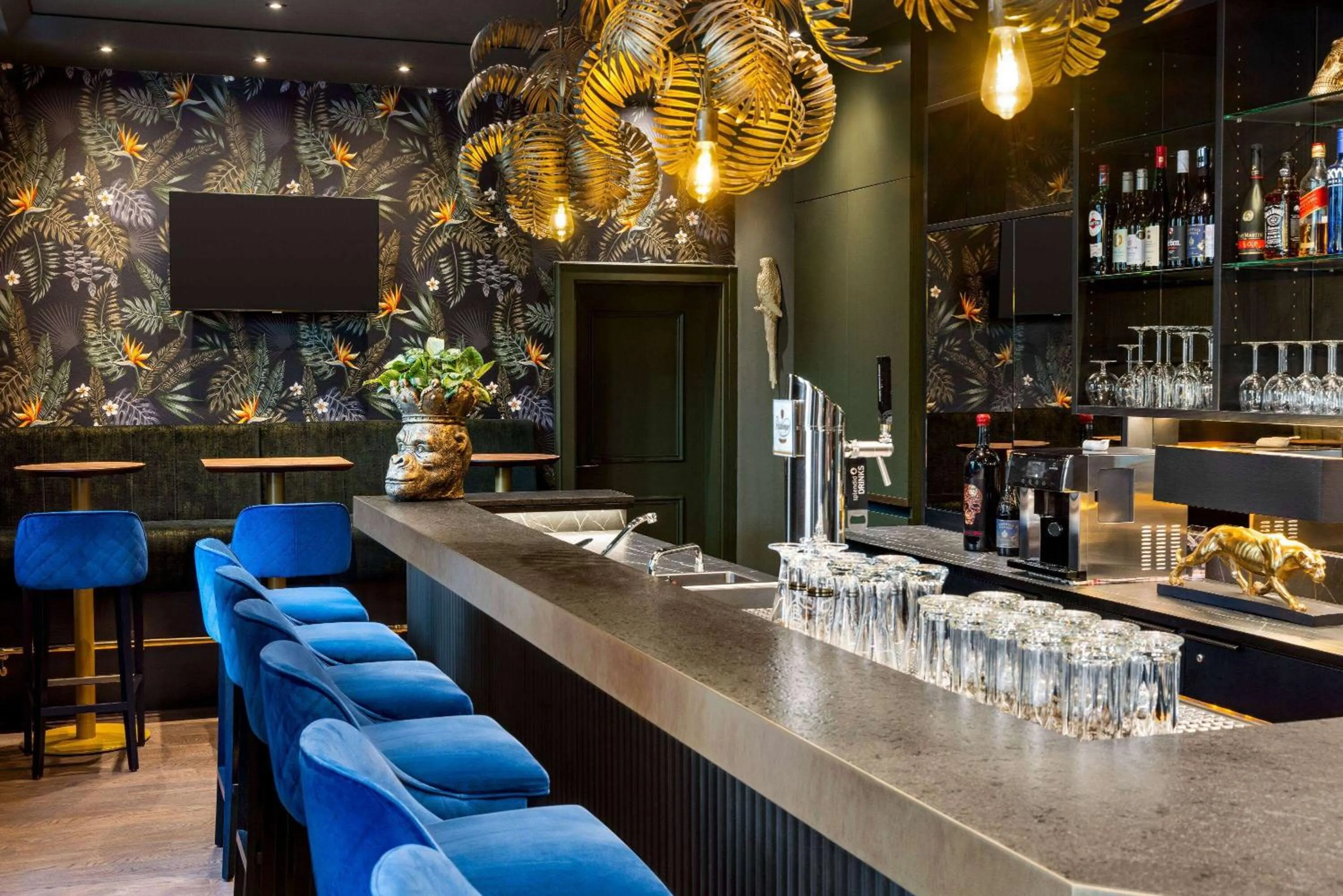 Lounge or bar in Amedia Hotel & Suites Leipzig, Trademark Collection by Wyndham