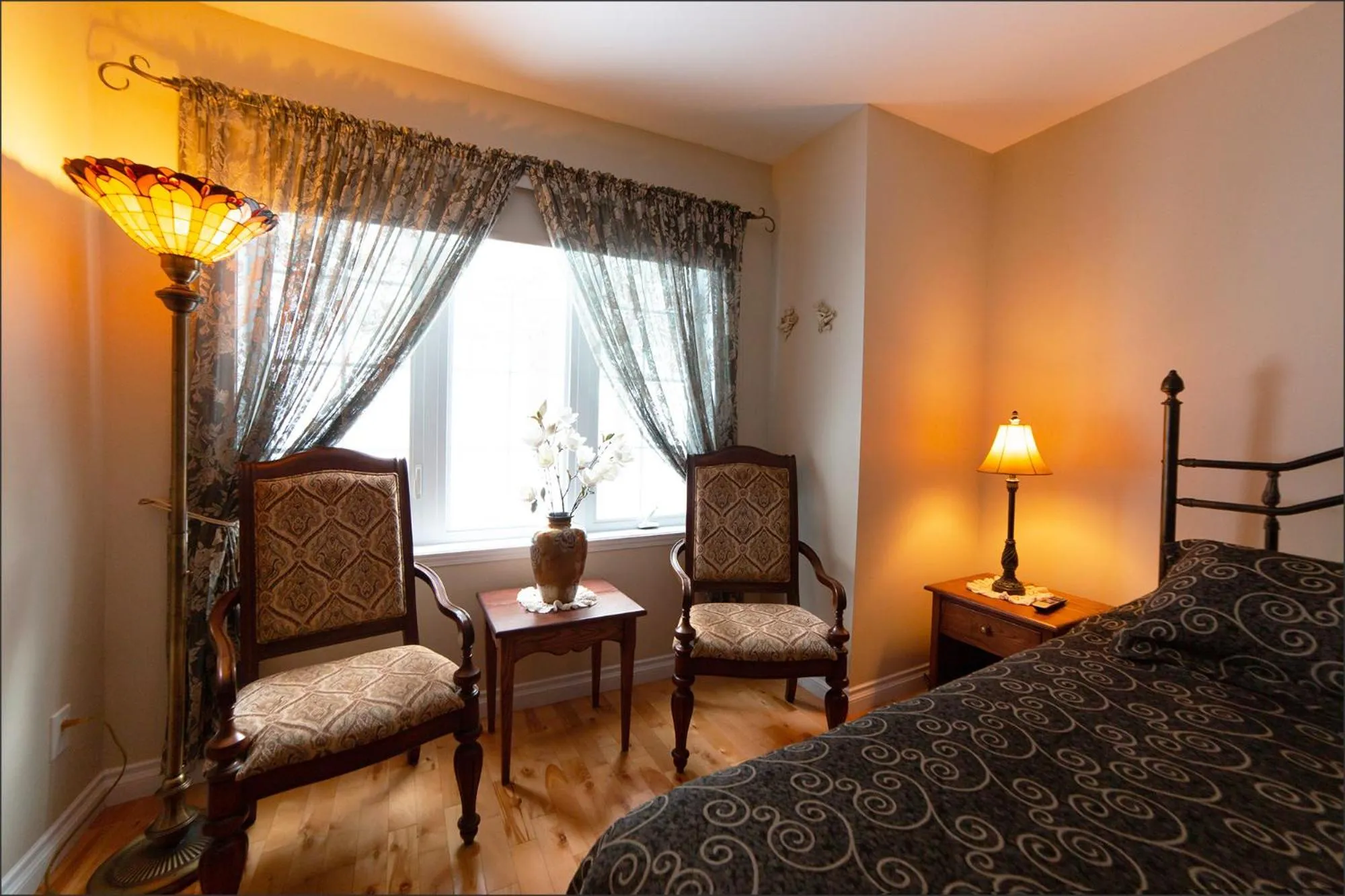 Bedroom, Bed in Au coeur de Saint-Sauveur