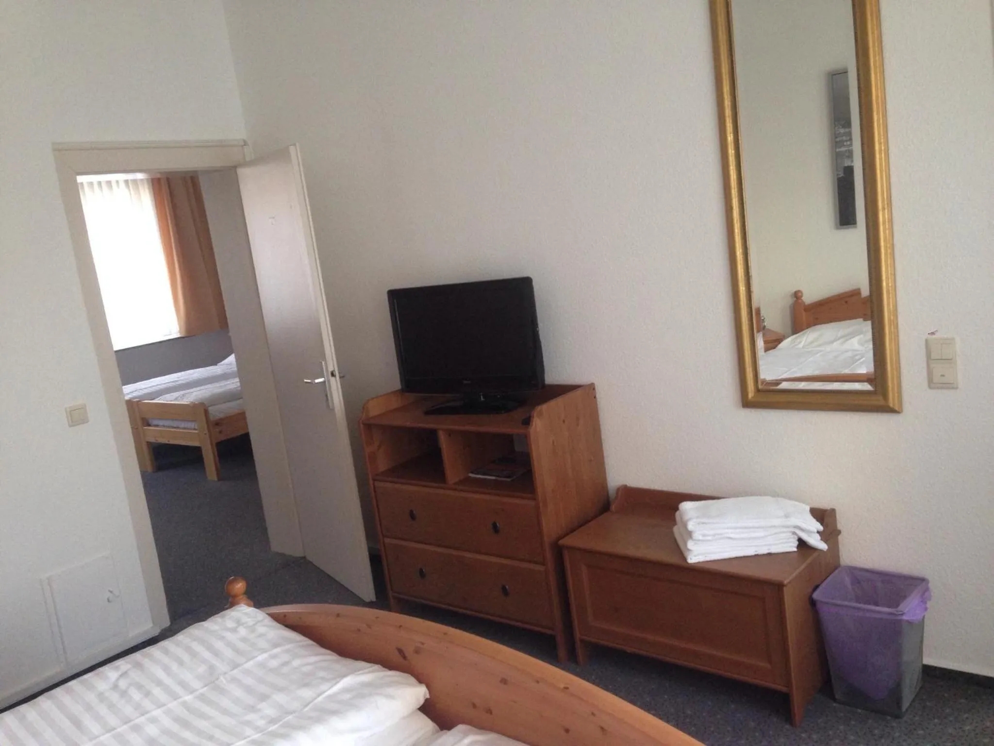 Photo of the whole room, Bed in Hotel zur Post Kleve