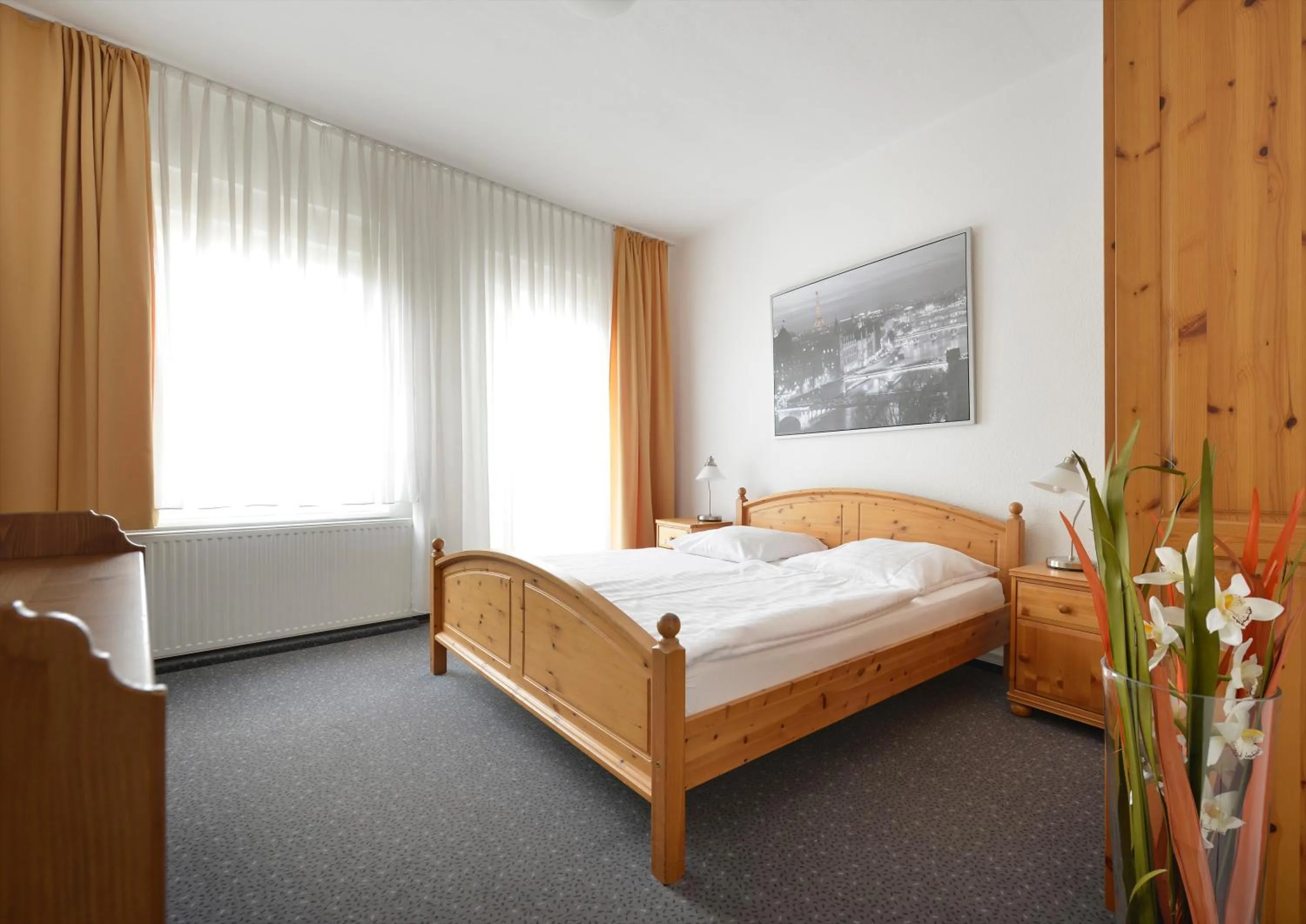 Photo of the whole room, Bed in Hotel zur Post Kleve
