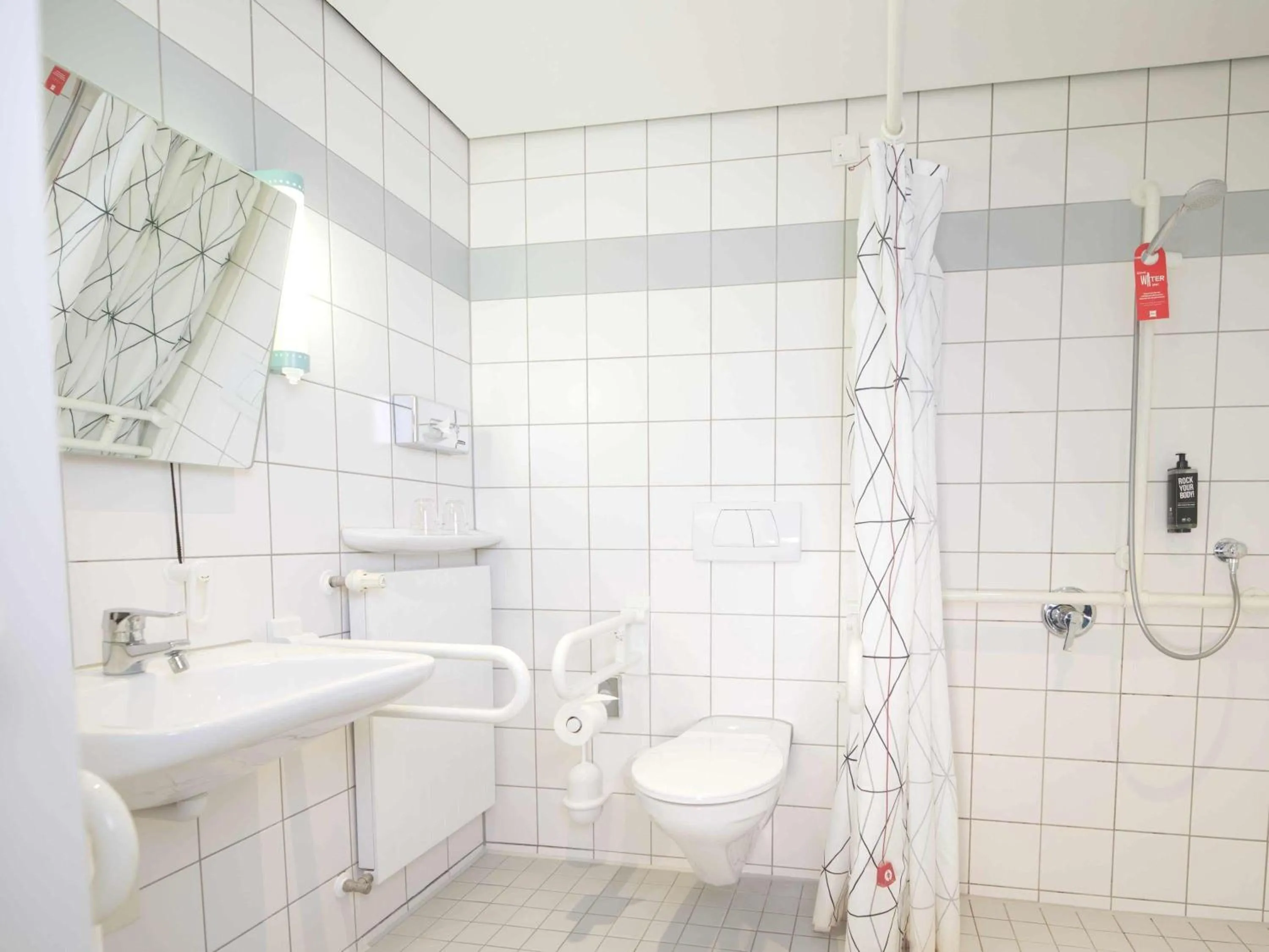 Bedroom in ibis Köln Messe