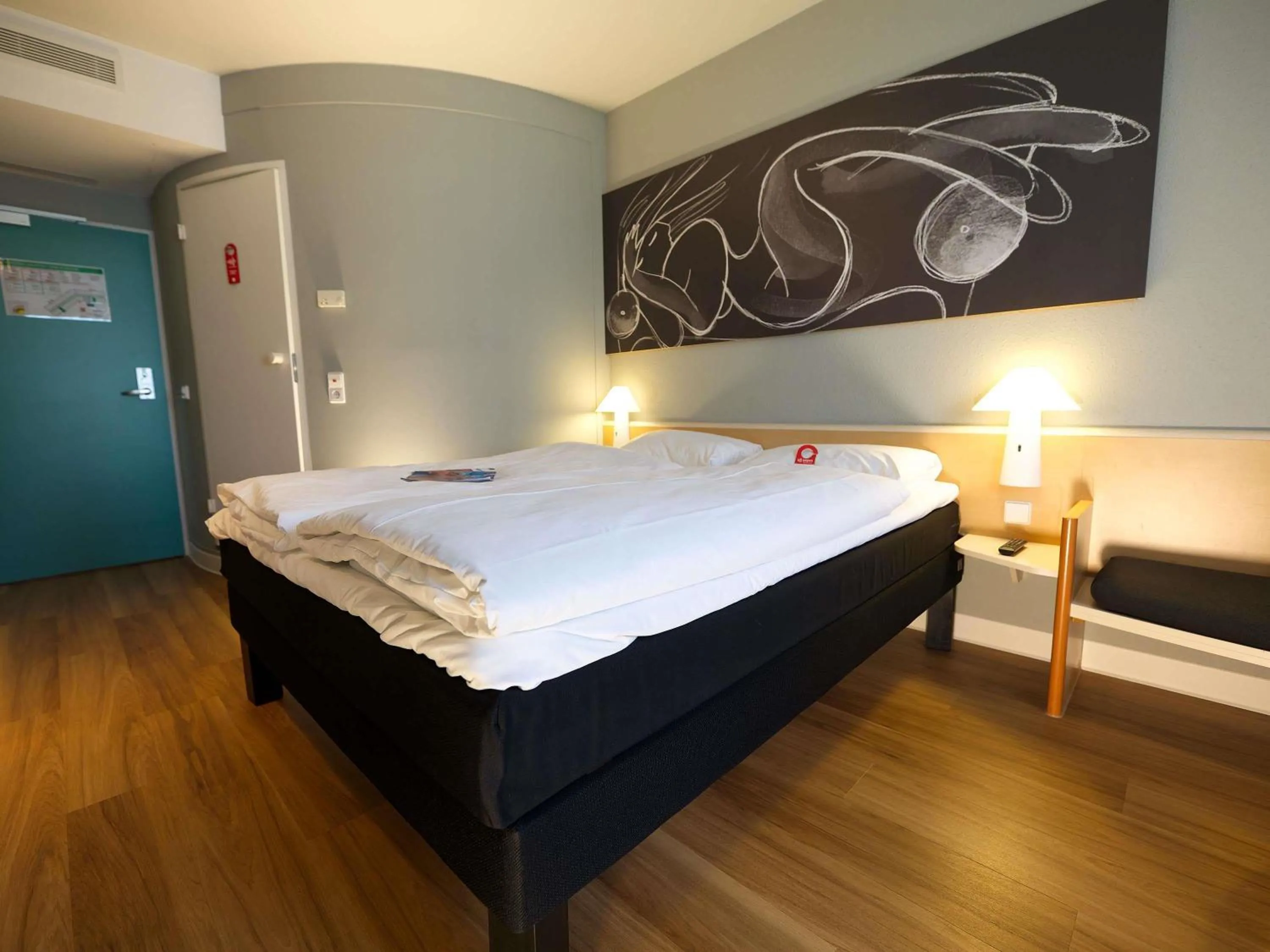 Bedroom, Bed in ibis Köln Messe