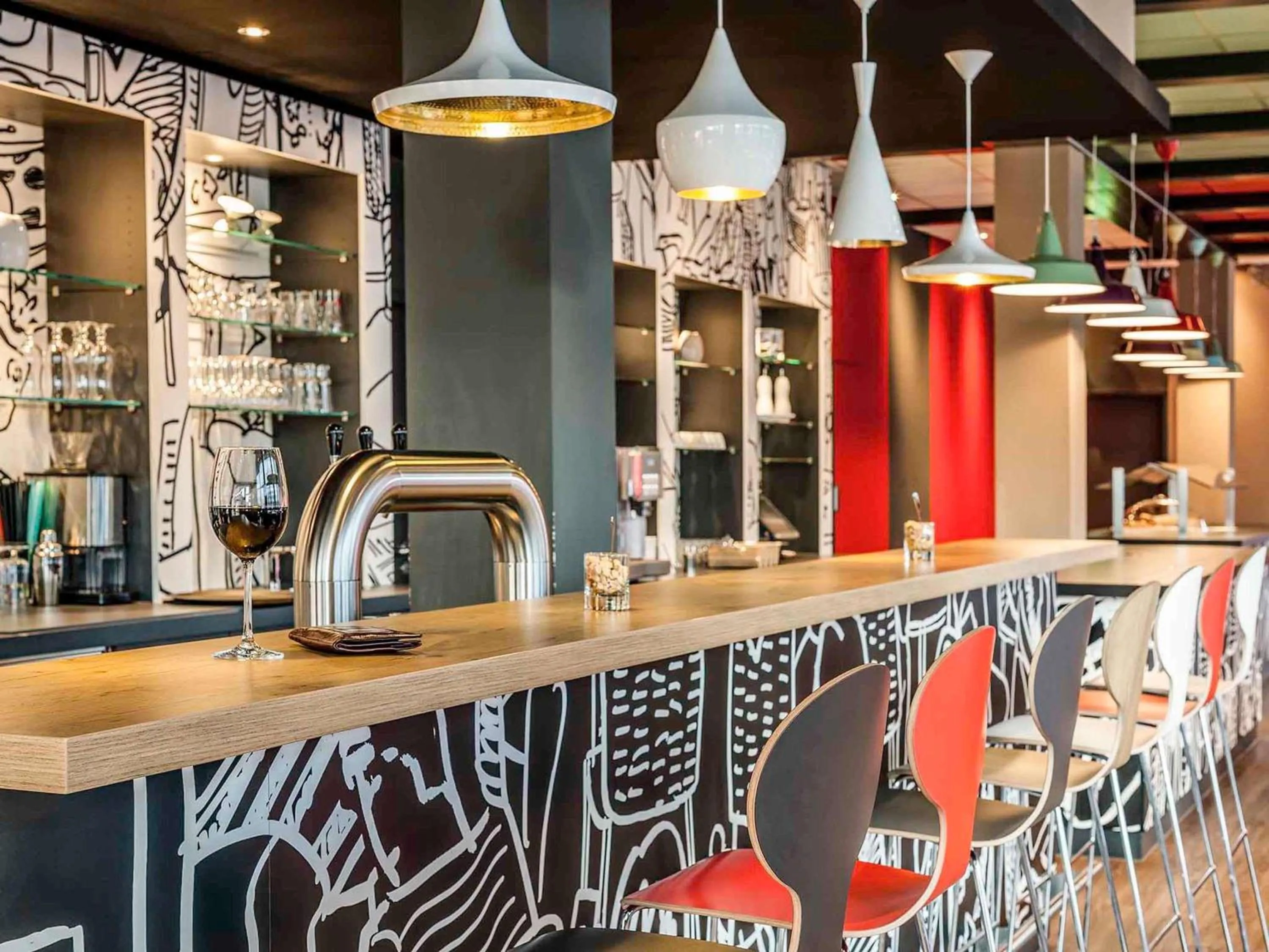 Lounge or bar in ibis Köln Messe