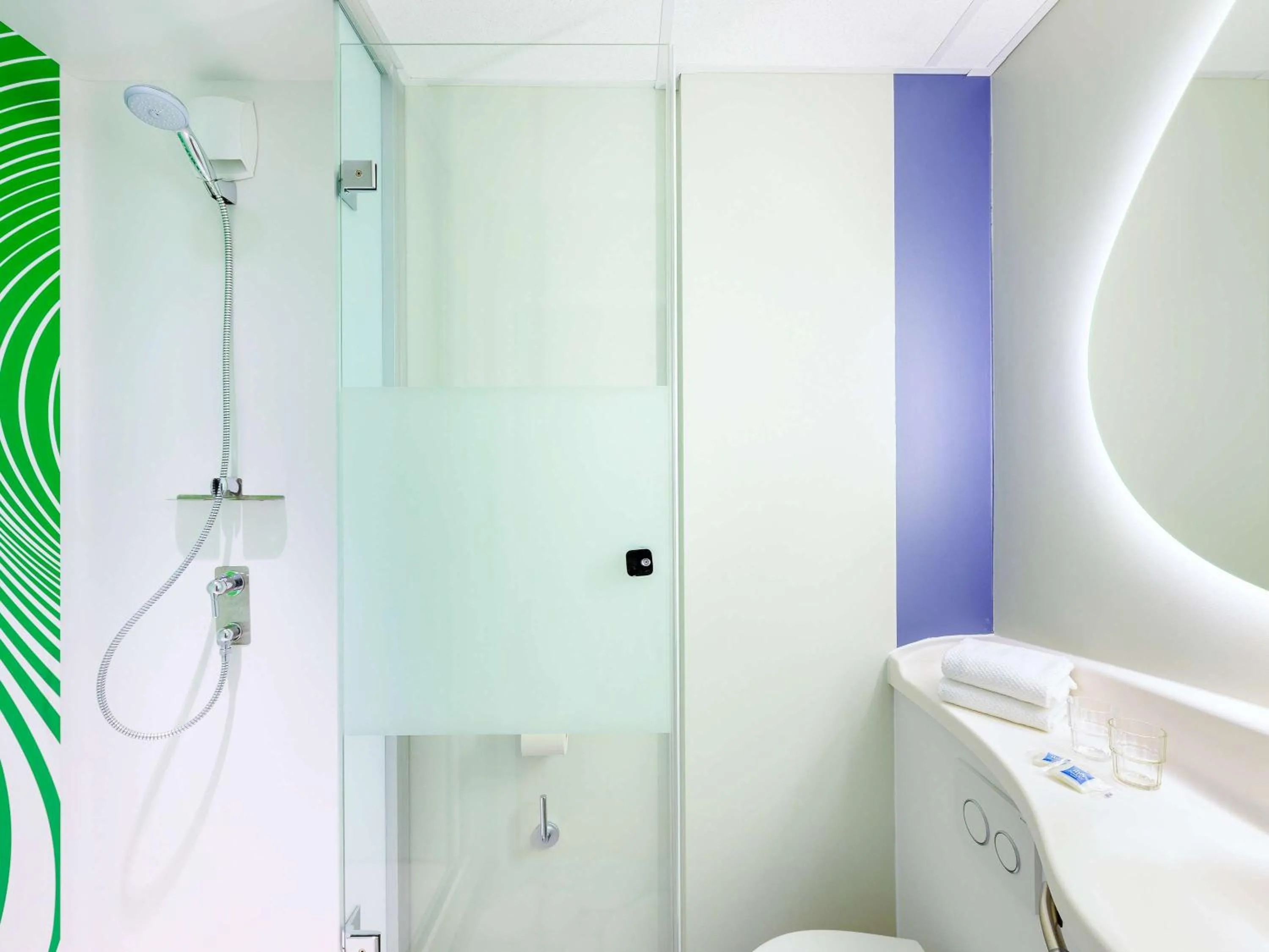 Photo of the whole room in ibis budget Krefeld Messe-Düsseldorf