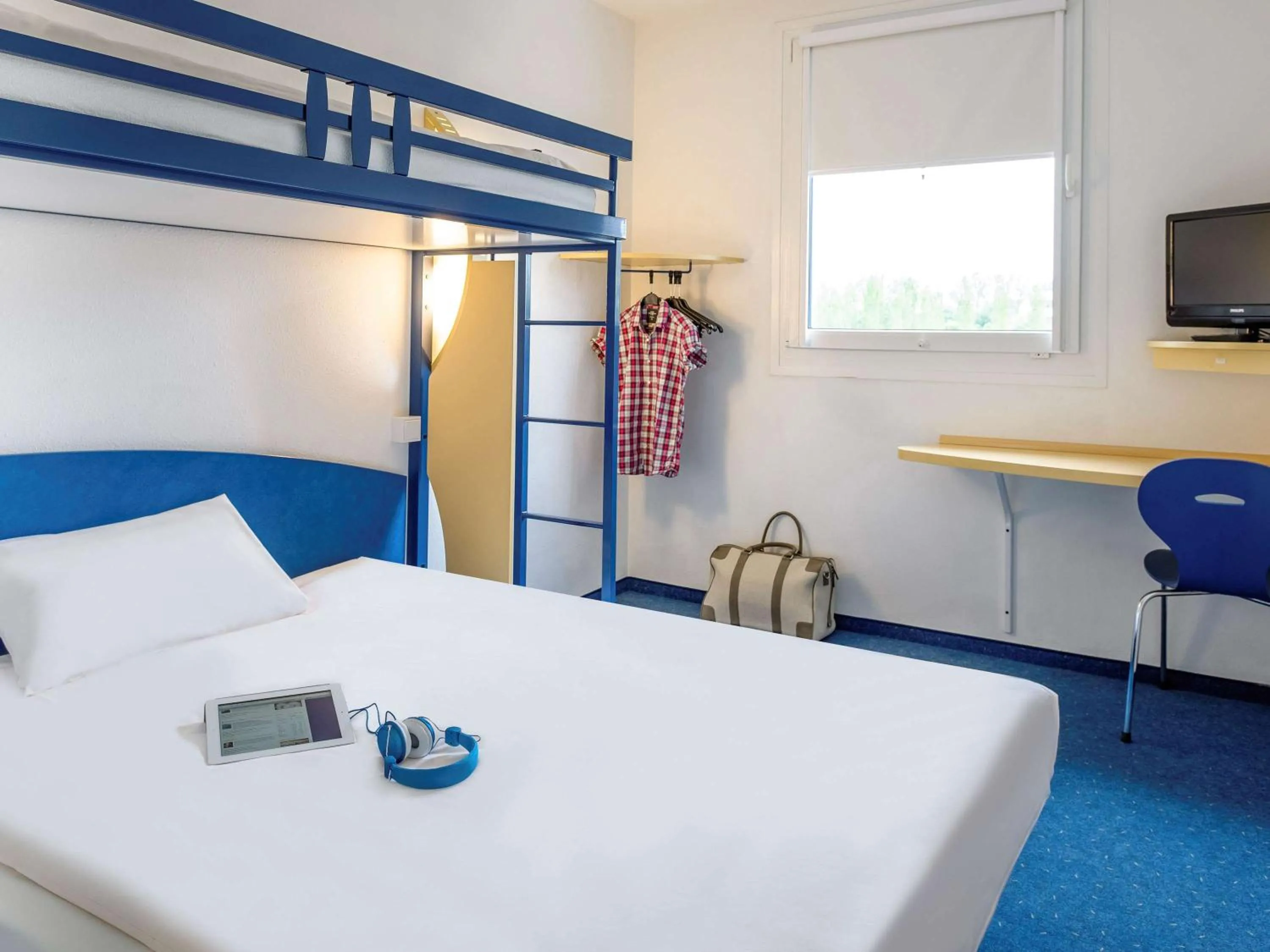 Photo of the whole room, Bed in ibis budget Krefeld Messe-Düsseldorf