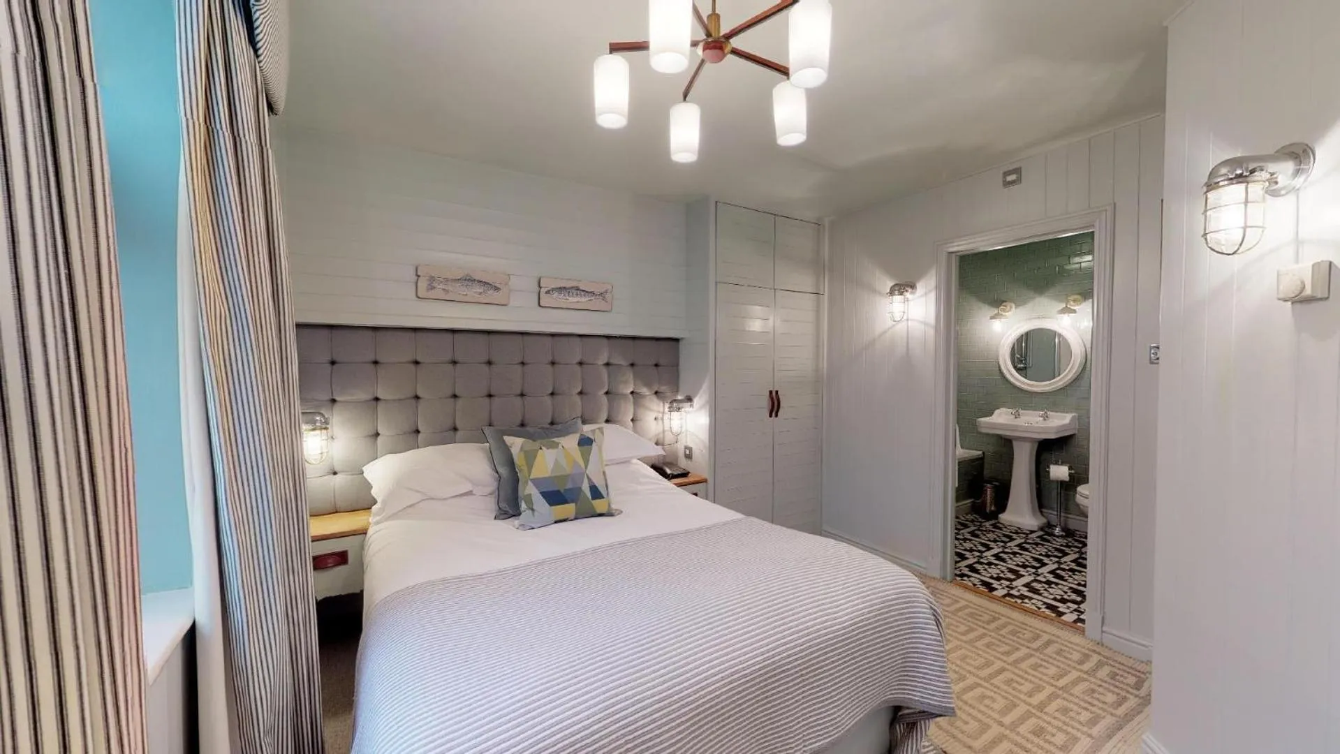 Photo of the whole room, Bed in Titchwell Manor Hotel