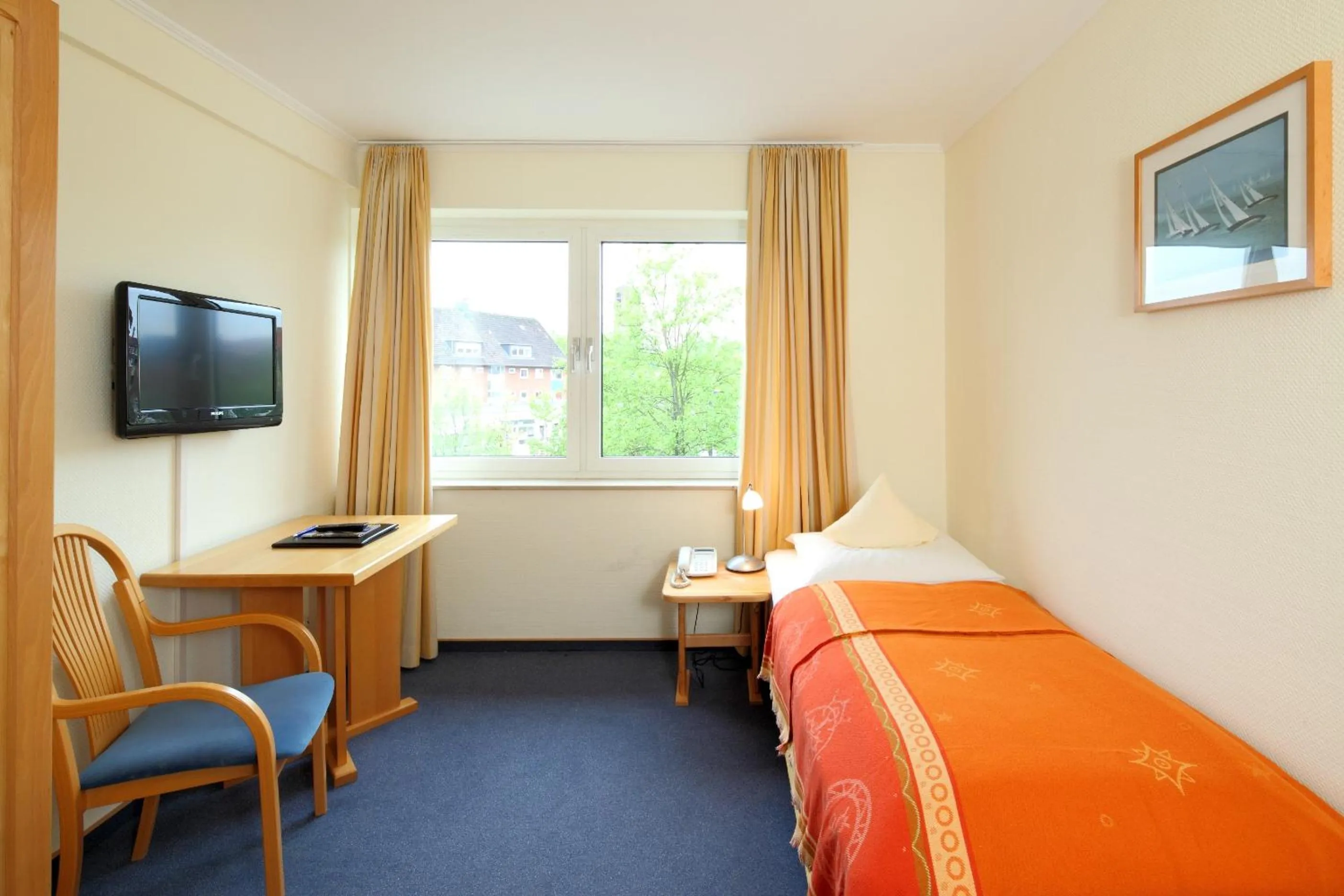 Photo of the whole room, Bed in Hotel Am Segelhafen