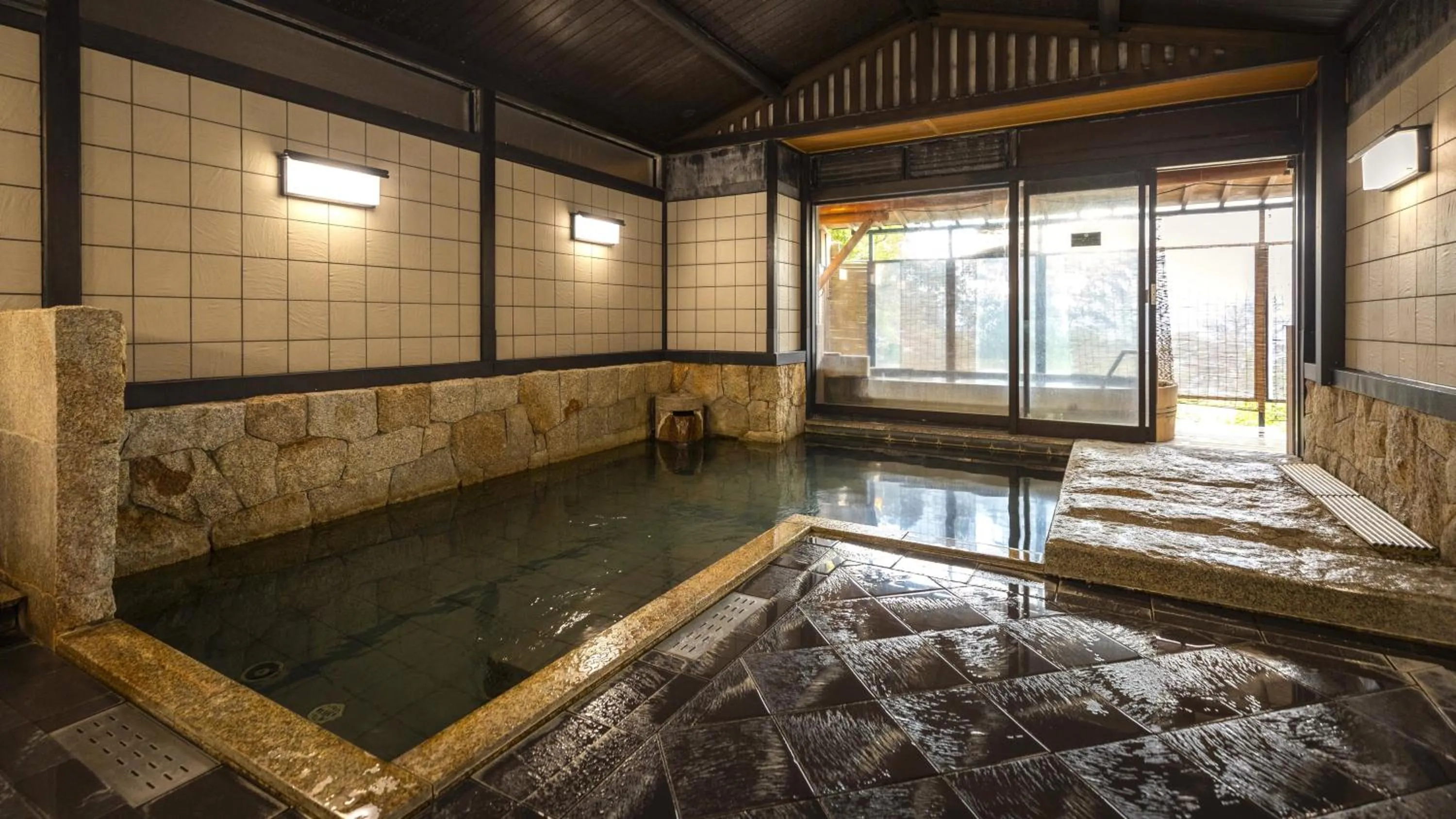 Public Bath in Nishiizu Koyoi