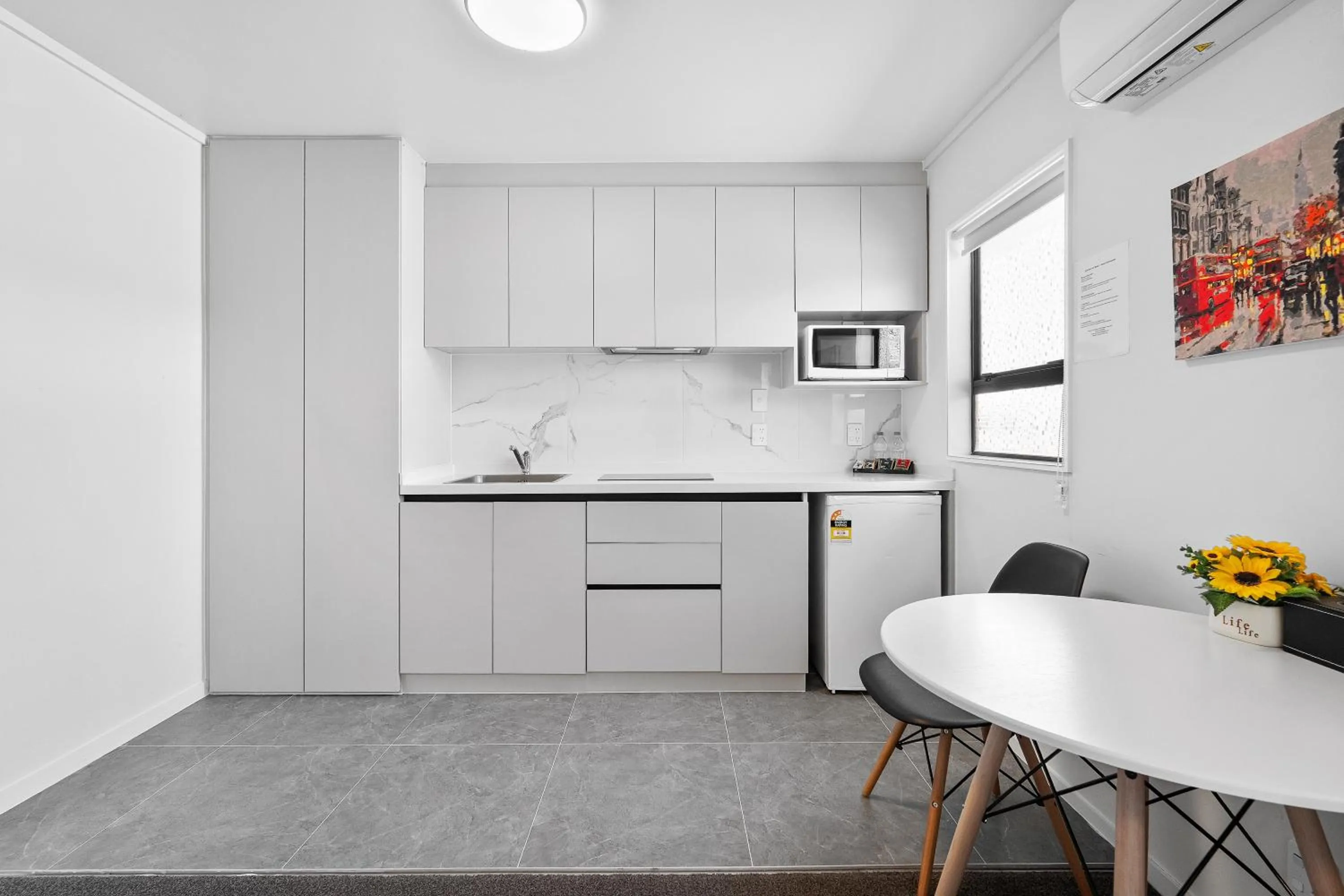 Kitchen or kitchenette in Summer Inn Motel - Newly Renovated