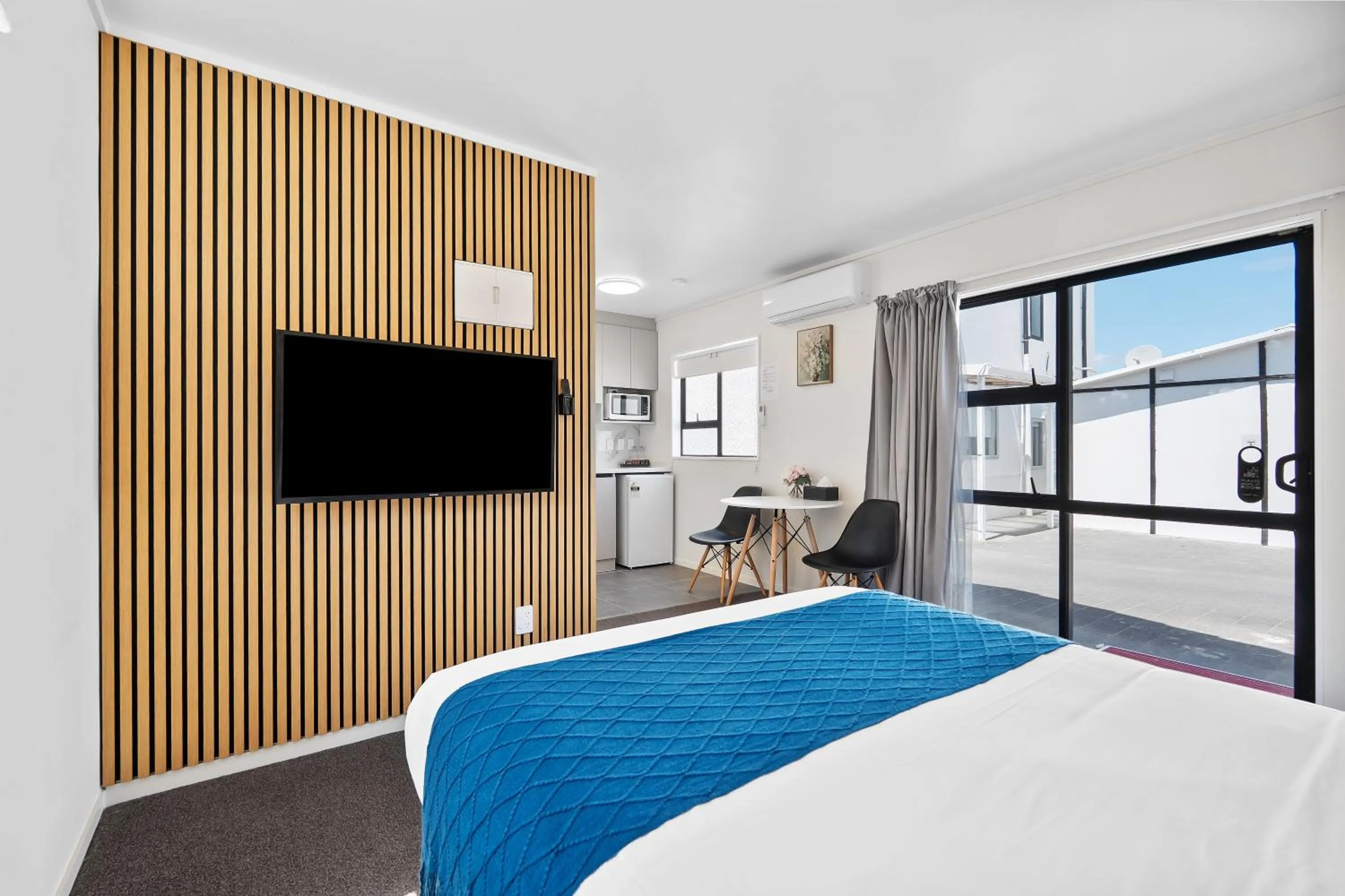 Photo of the whole room, Bed in Summer Inn Motel - Newly Renovated