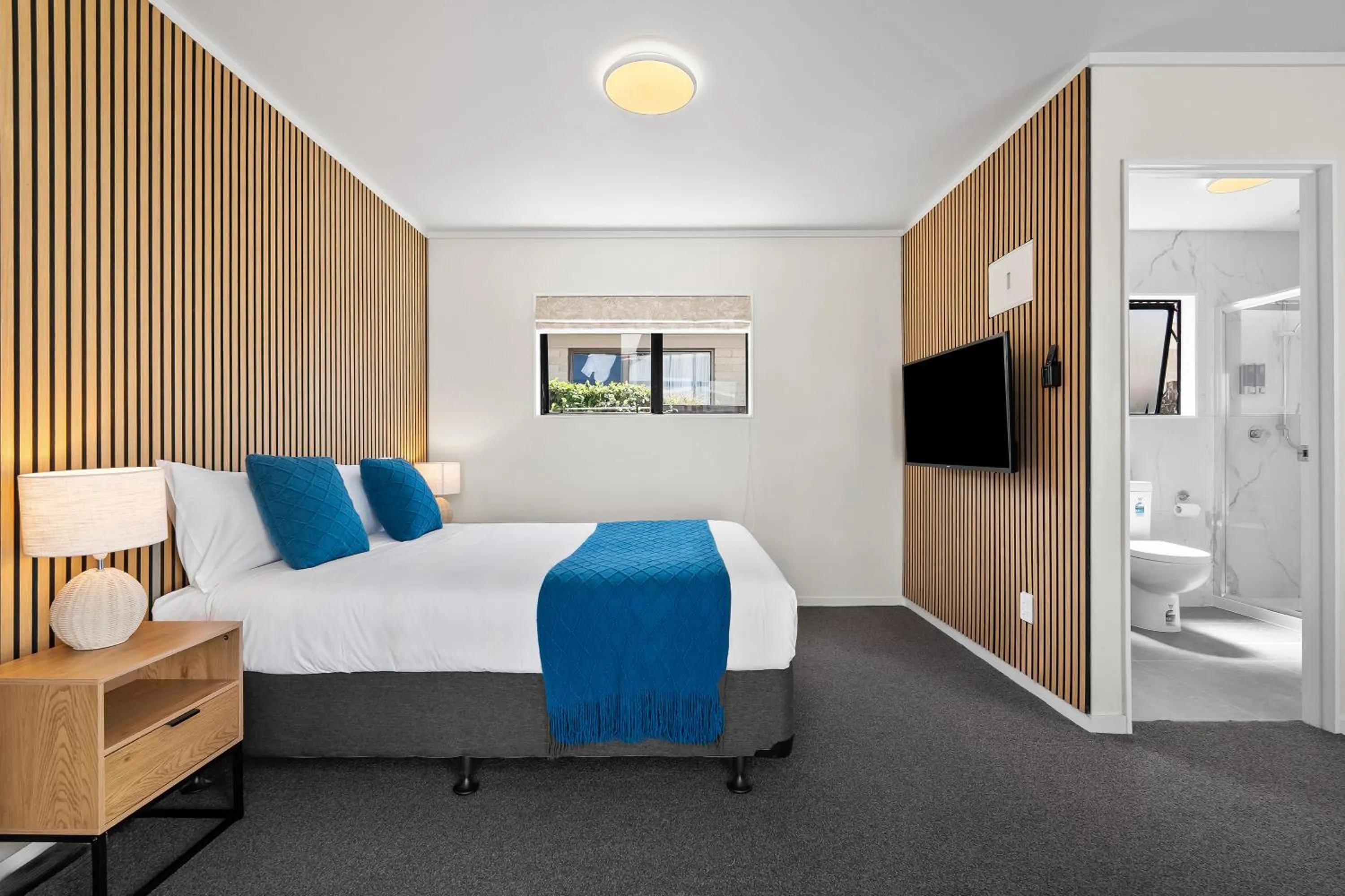 Photo of the whole room, Bed in Summer Inn Motel - Newly Renovated