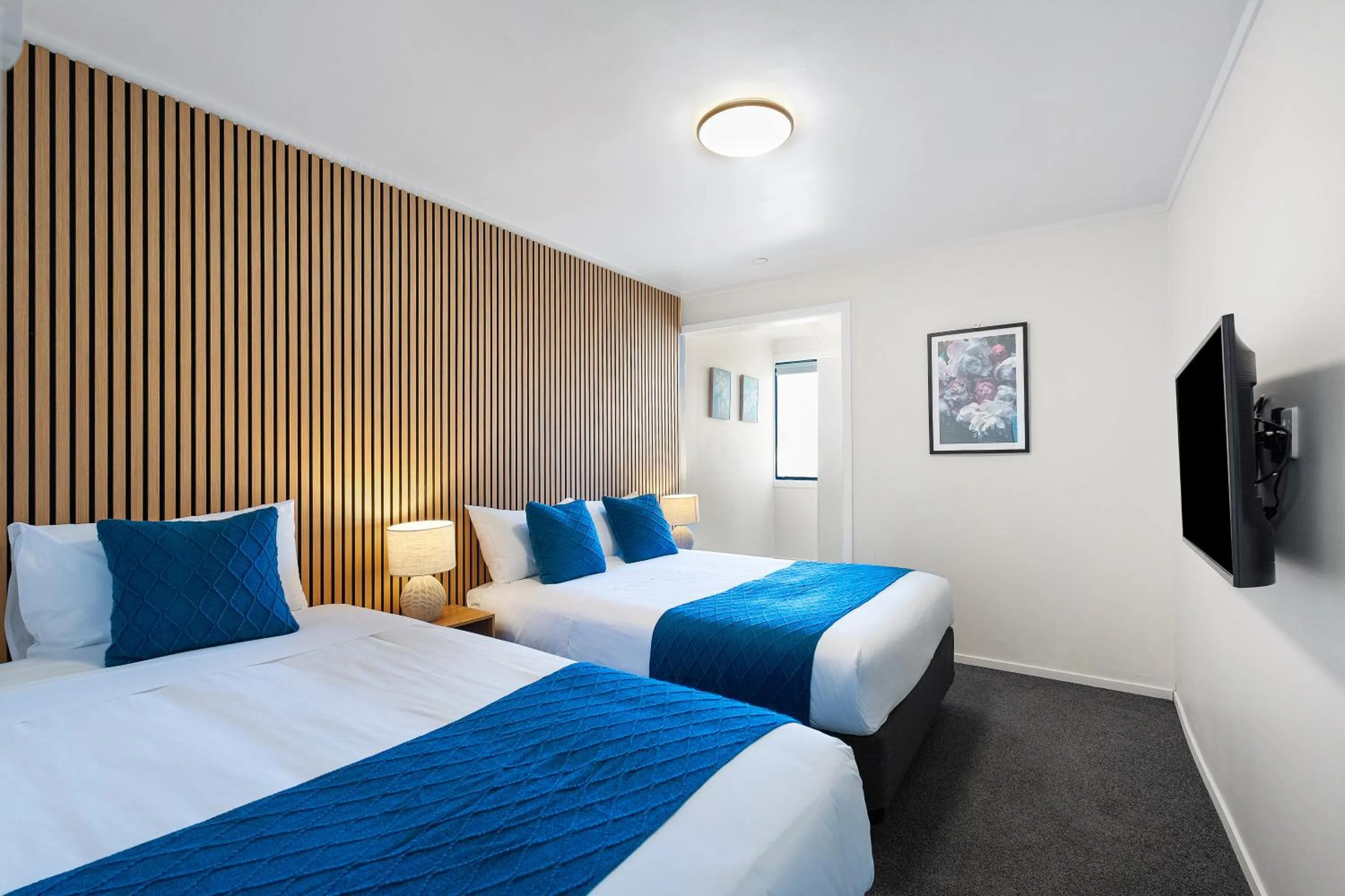 Bedroom, Bed in Summer Inn Motel - Newly Renovated