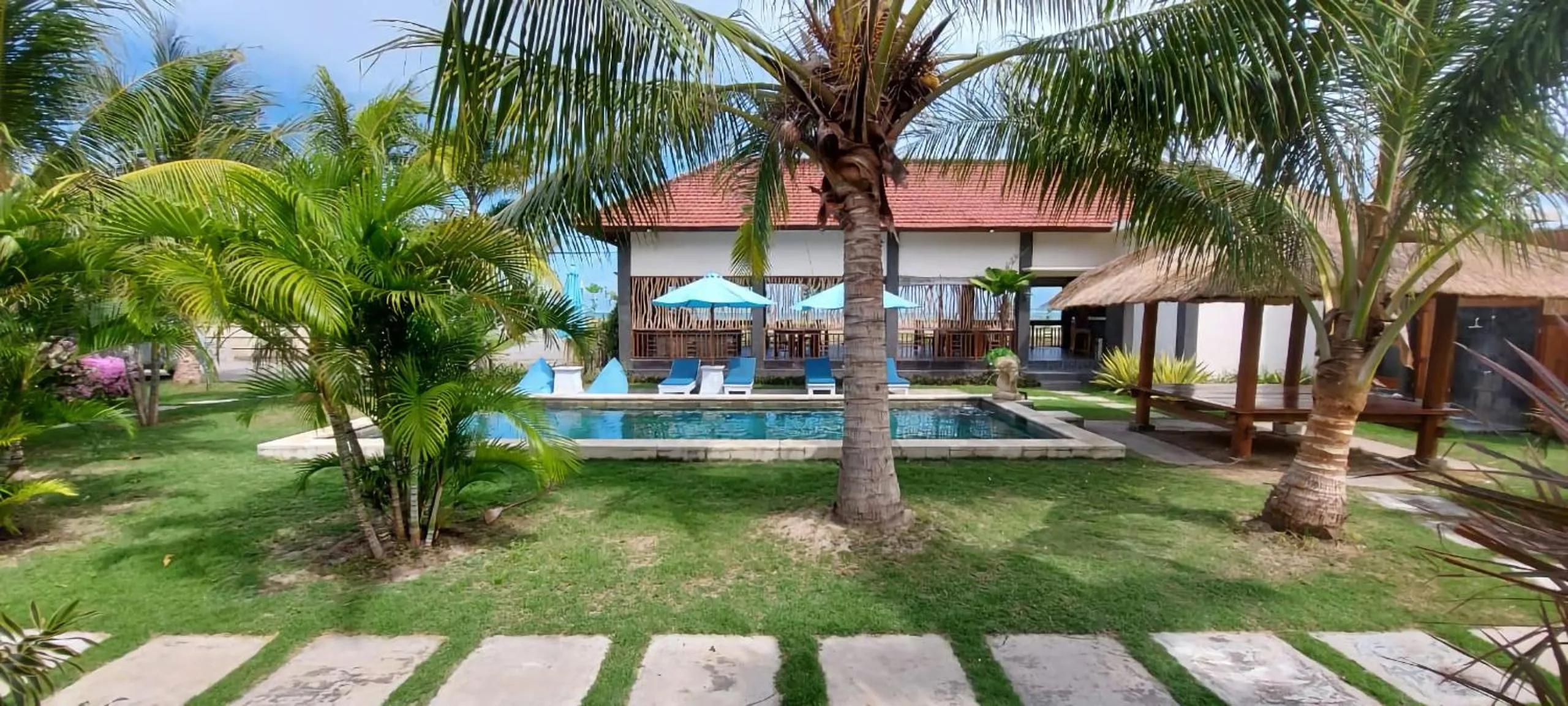 Swimming pool in Kuta Paradise