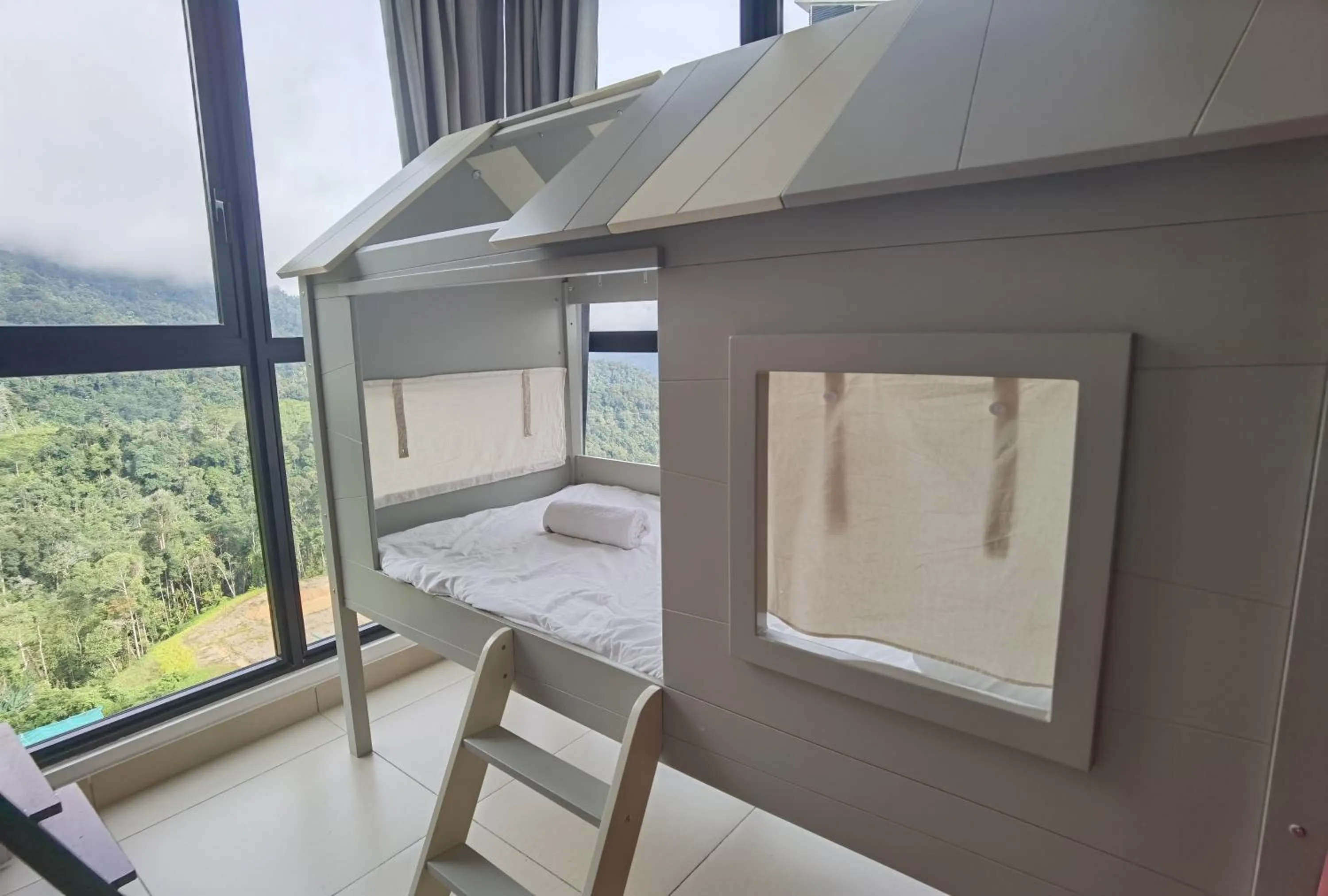 Living room in Master Suite@Midhill Genting Highlands (Free Wi-Fi)