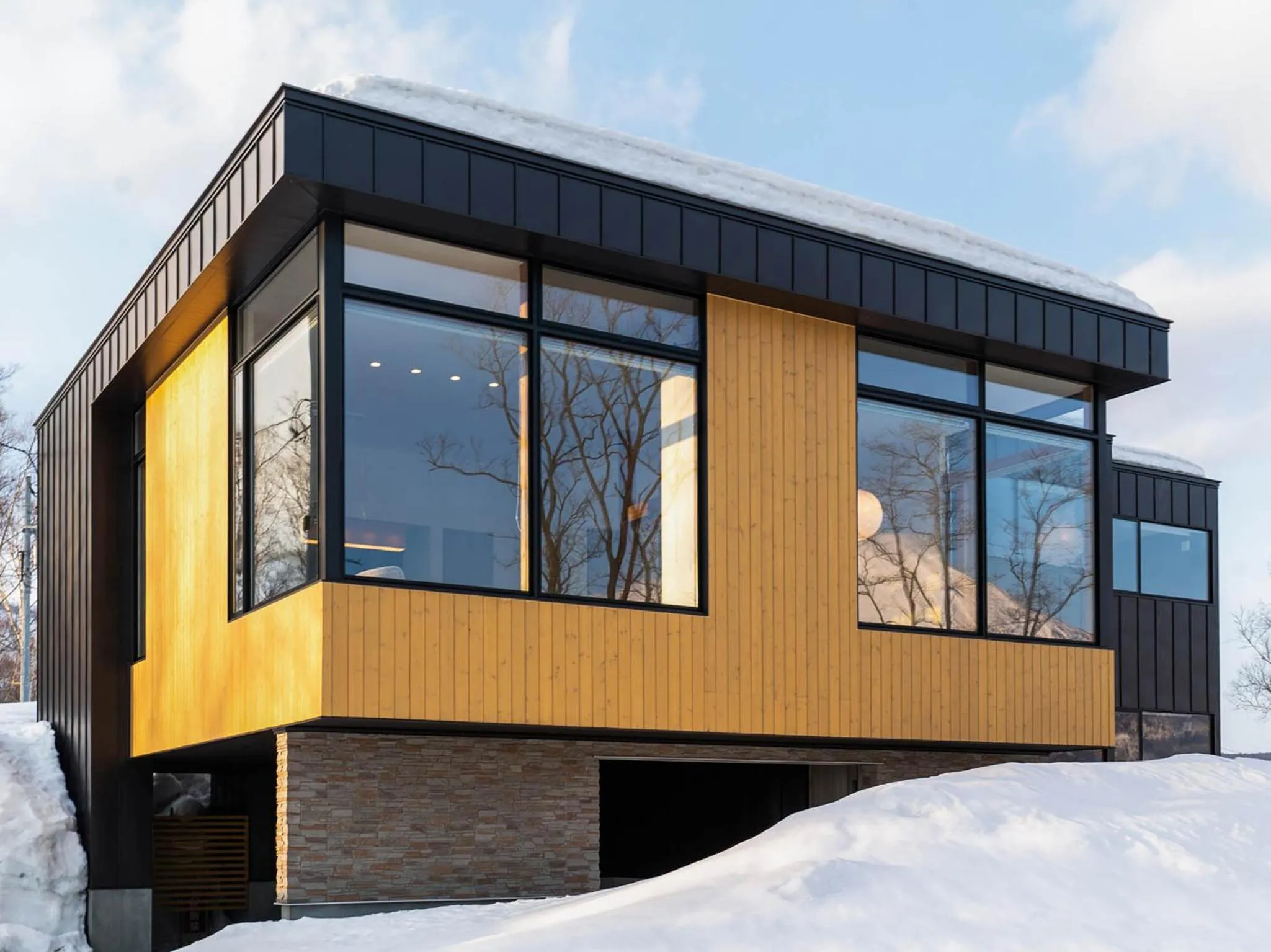 Property building in Aoyama Lodge