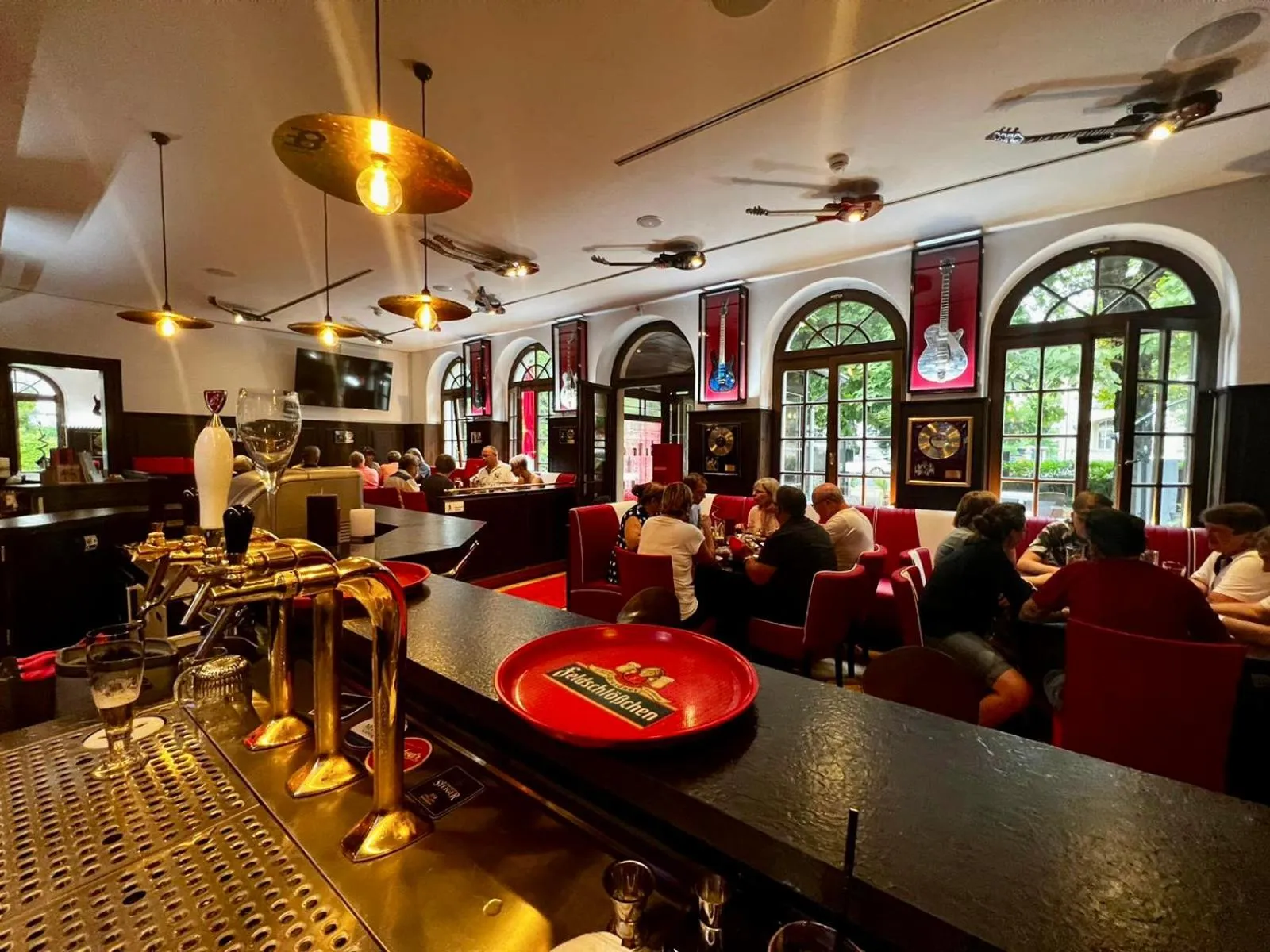 Restaurant/places to eat in MUSTANG INN am Großen Garten