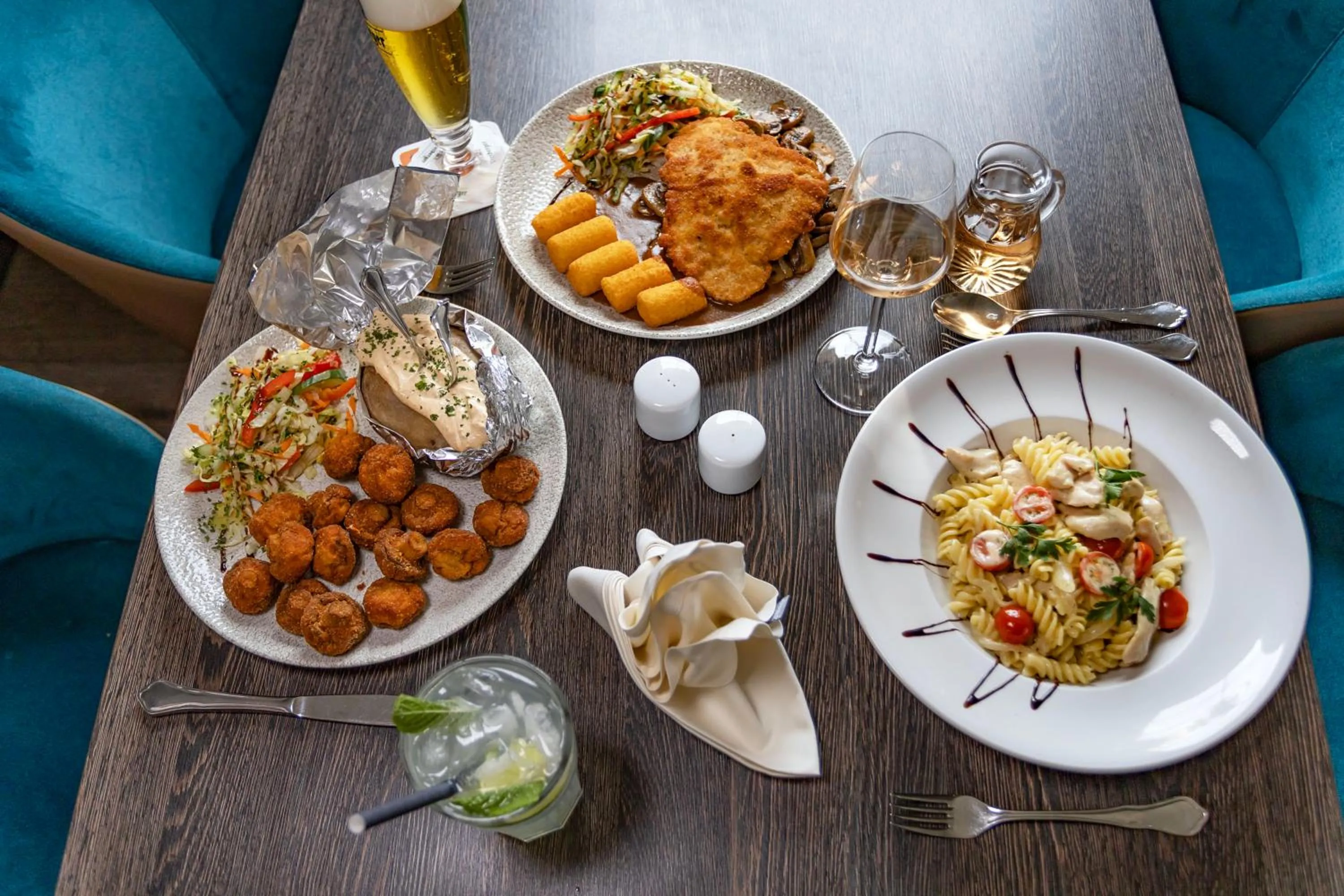 Restaurant/places to eat in Hotel ELBRIVERA Alt Prester