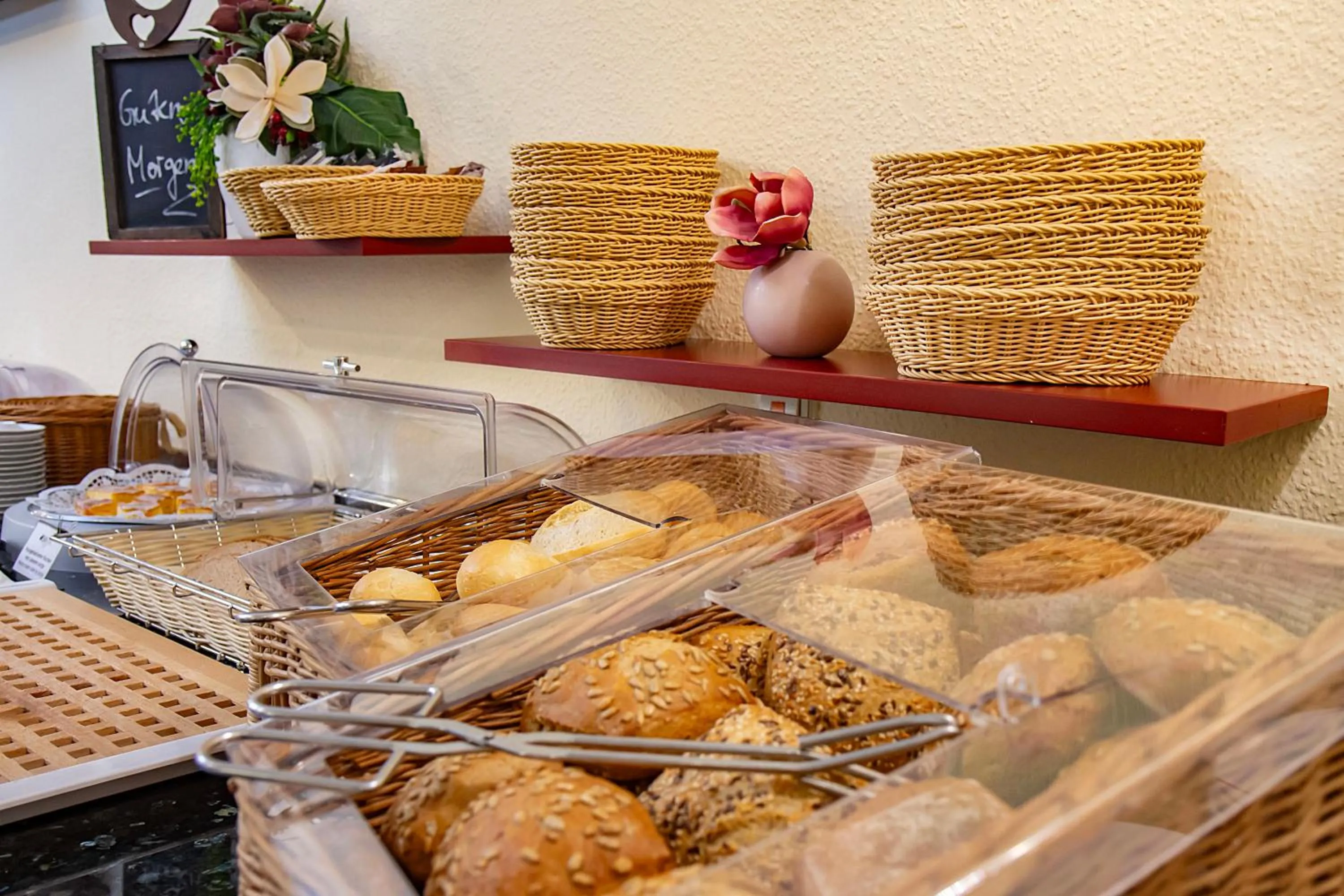 Food and drinks in Hotel ELBRIVERA Alt Prester