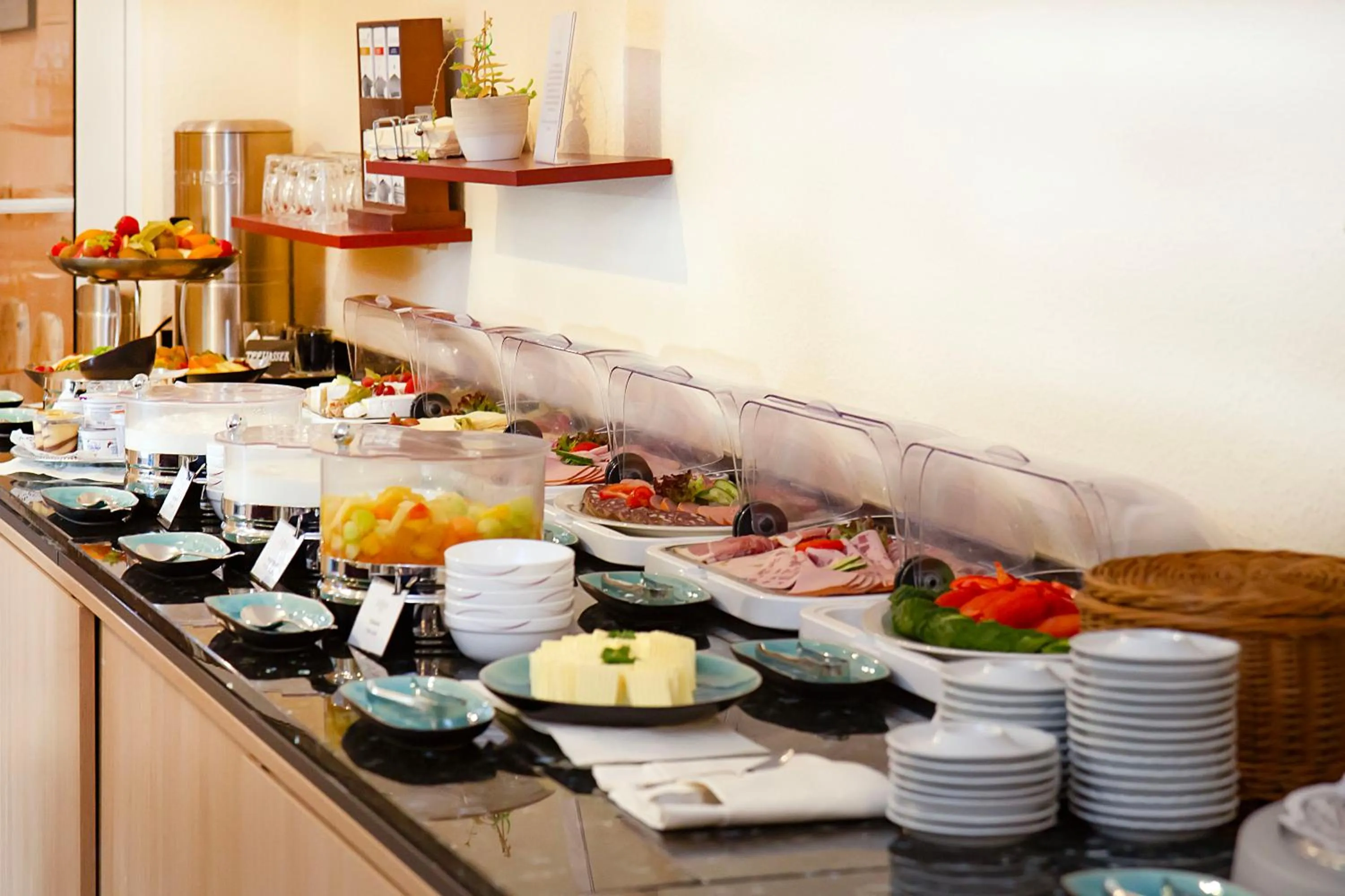 Food and drinks in Hotel ELBRIVERA Alt Prester