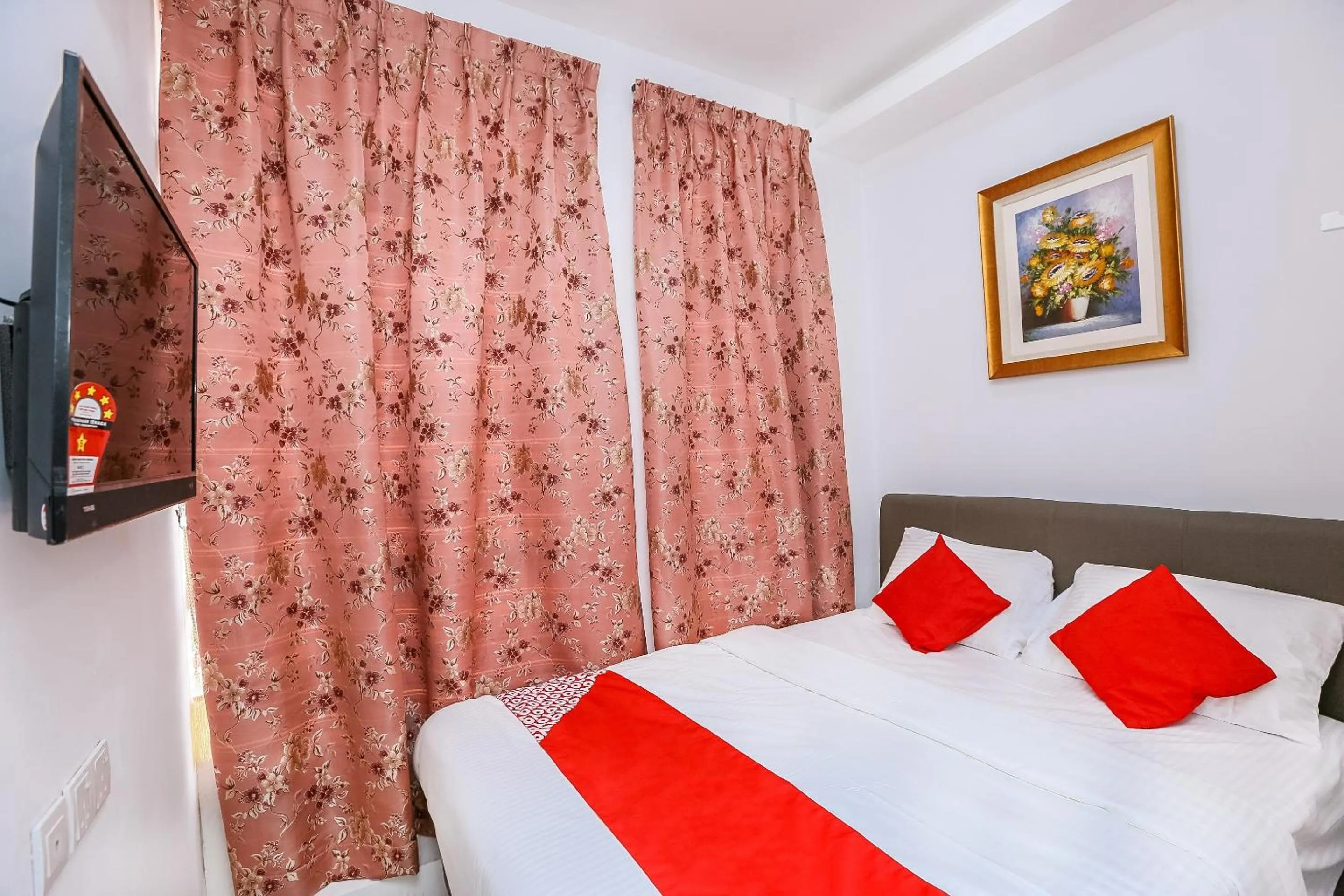 Bedroom, Bed in Hotel O Roselyn Inn